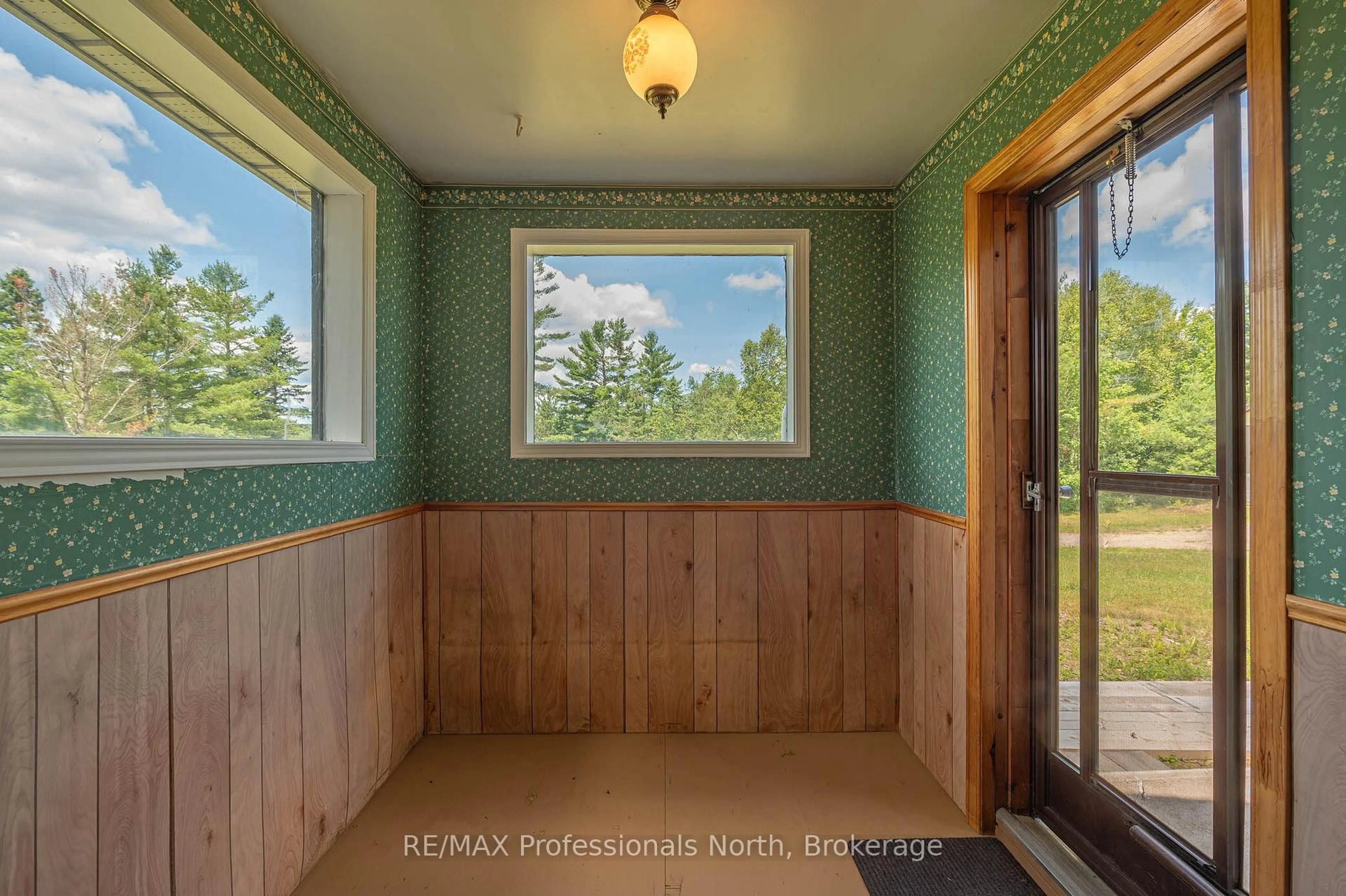 Indoor entryway for 3204 Gelert Rd, Minden Hills Ontario K0M 2K0