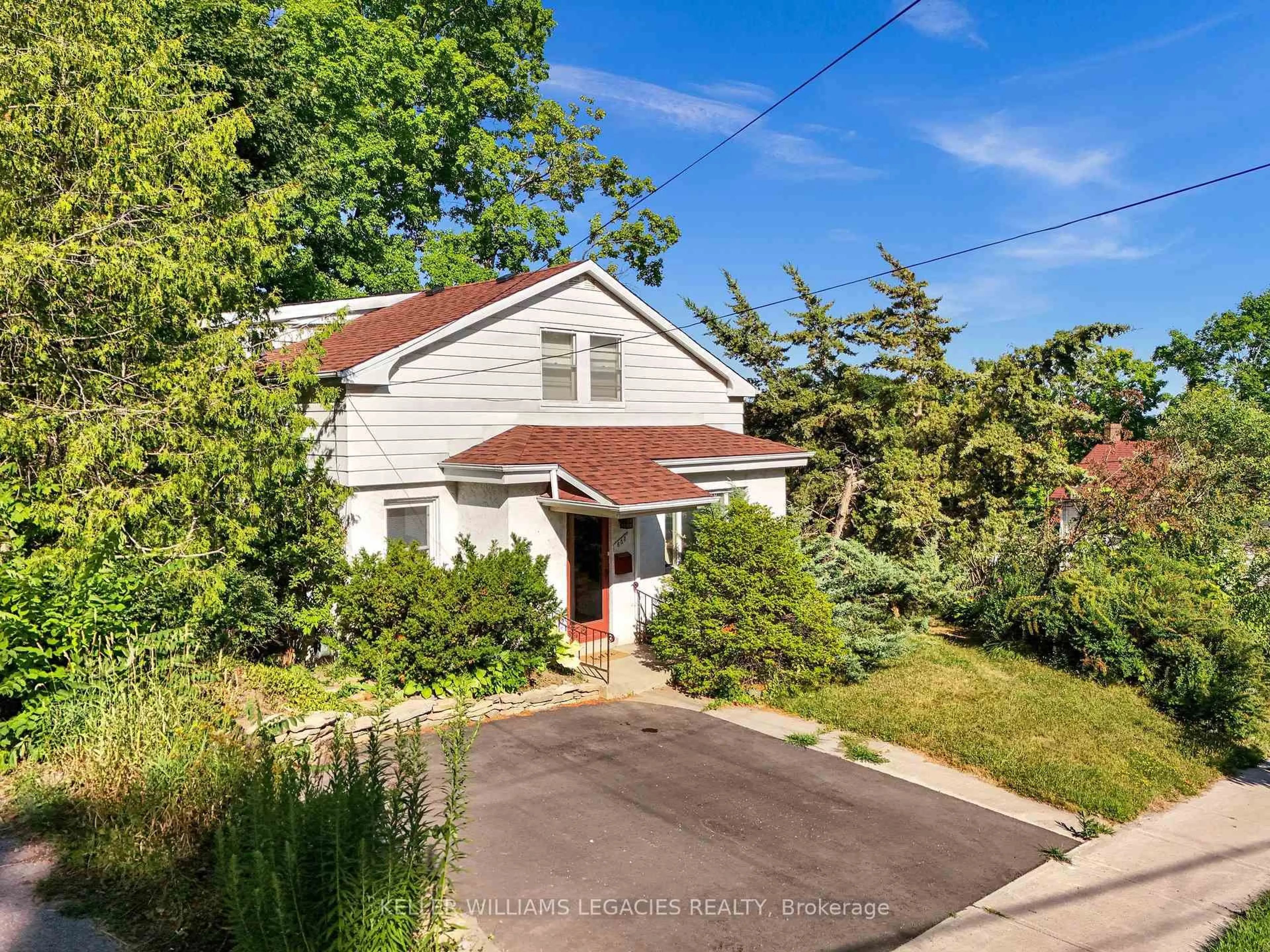 A pic from outside/outdoor area/front of a property/back of a property/a pic from drone, street for 688 Aylmer St, Peterborough North Ontario K9H 3X6