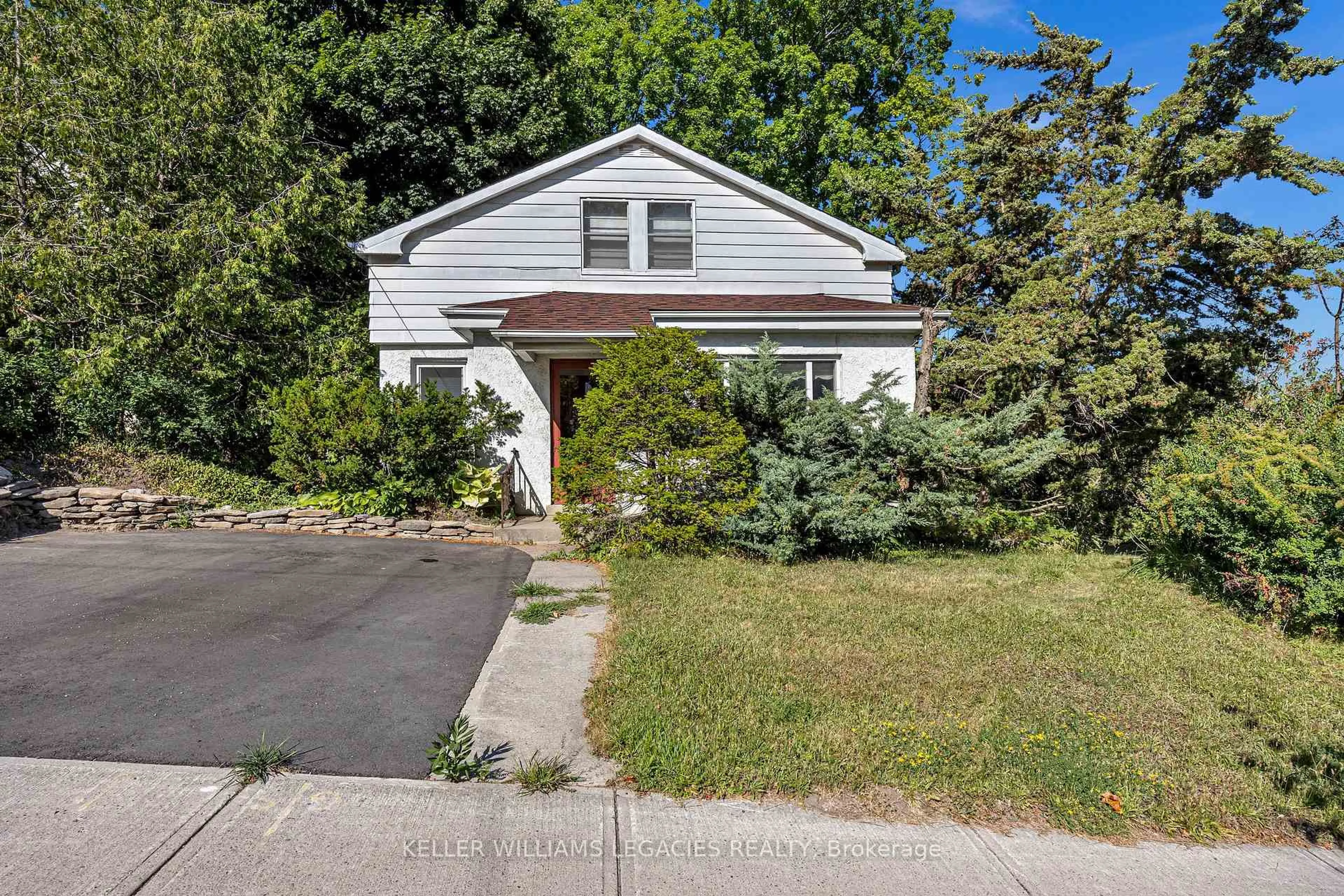 Unknown for 688 Aylmer St, Peterborough North Ontario K9H 3X6