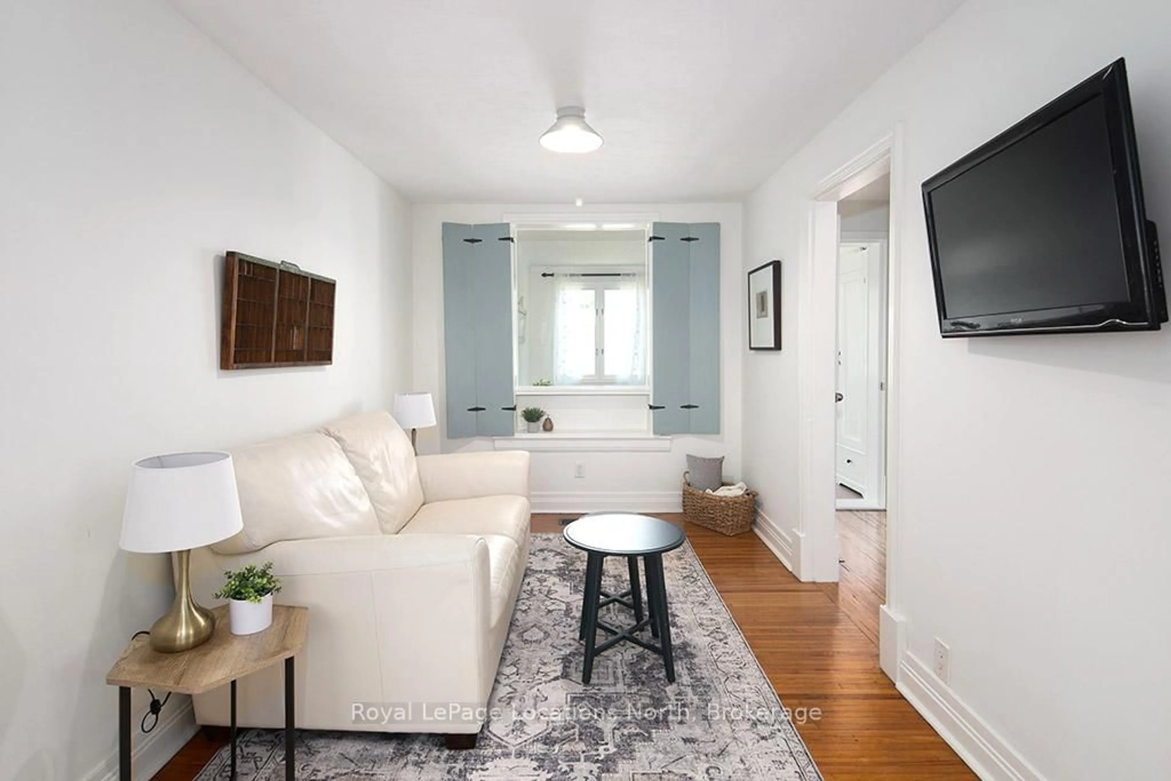 Living room with furniture, unknown for 166 Clark St, Blue Mountains Ontario N0H 1J0