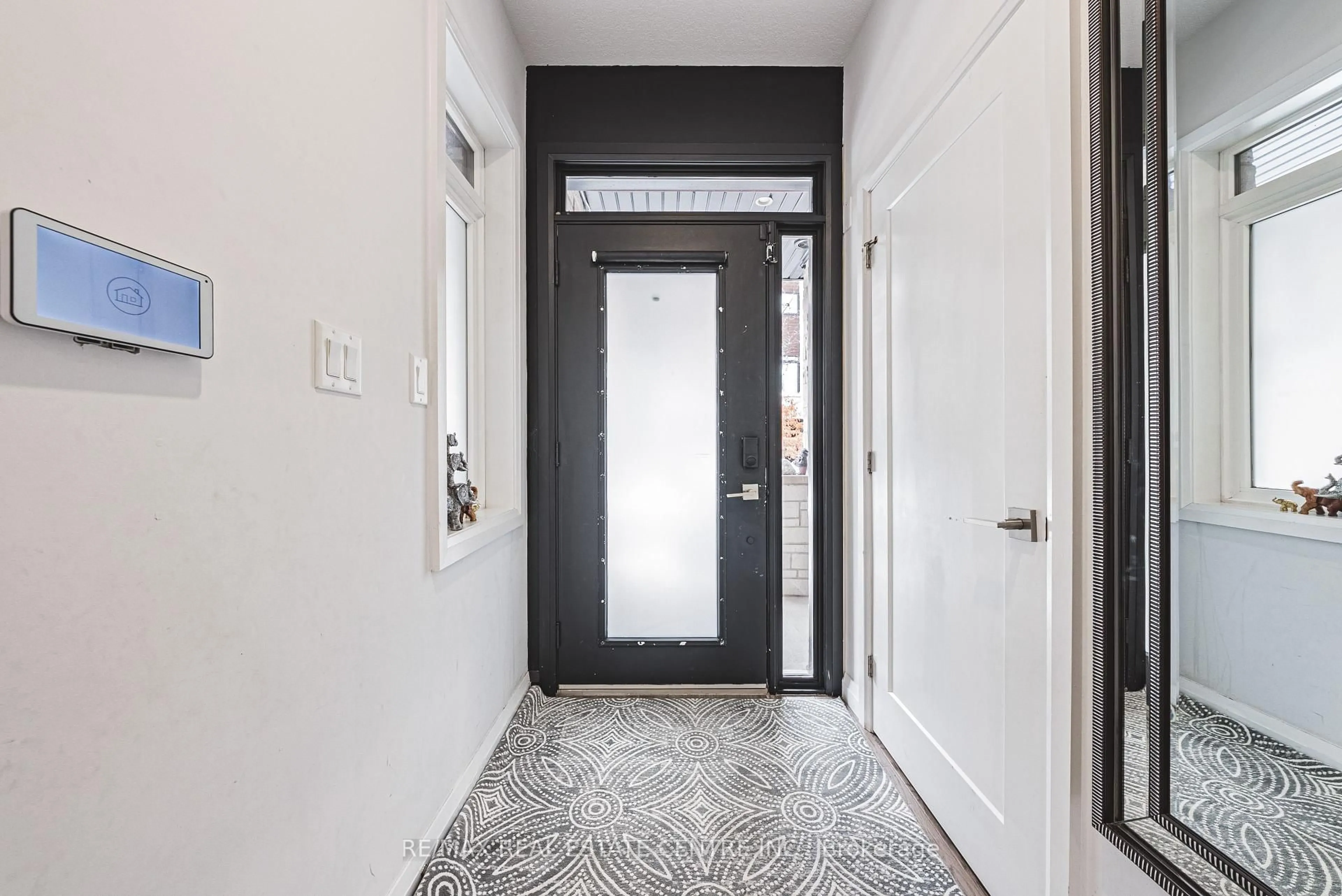 Indoor entryway for 35 Midhurst Hts #26, Hamilton Ontario L8J 0K9