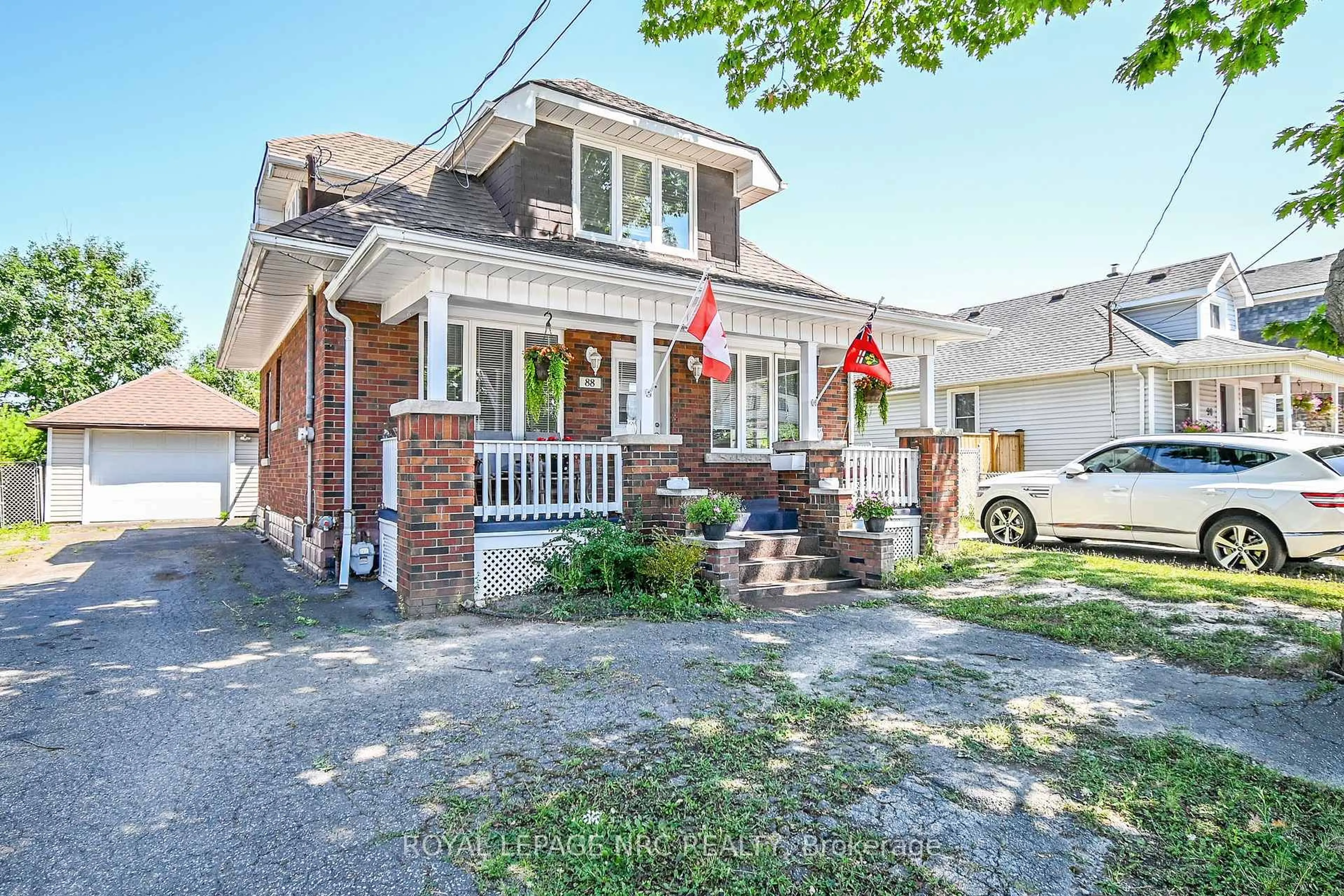 Home with brick exterior material, street for 88 Pine St, Thorold Ontario L2V 3L7
