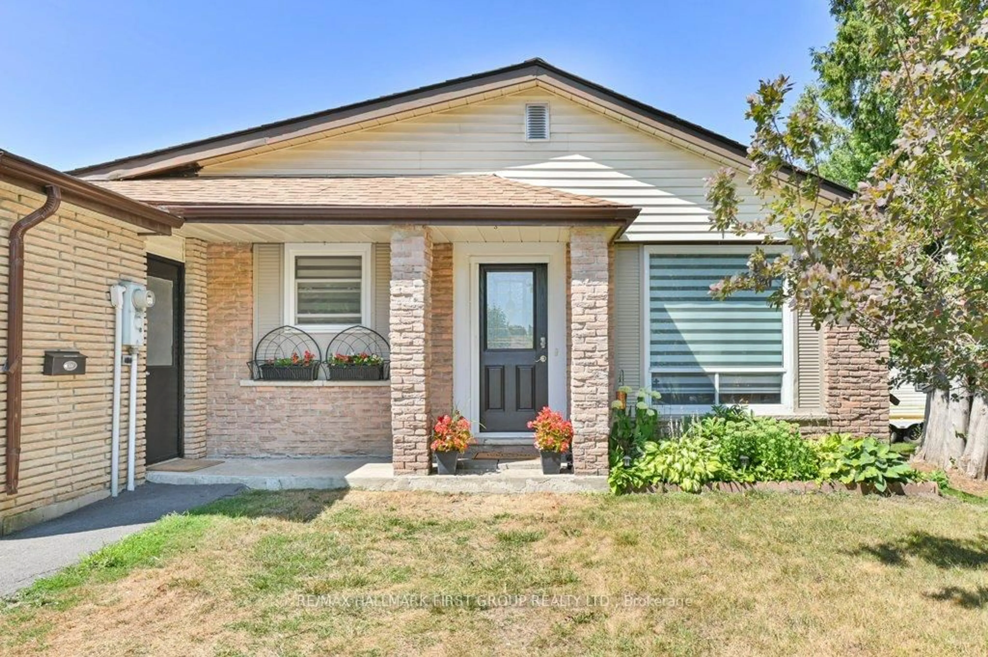 Home with brick exterior material, street for 124 Glendale Rd, Belleville Ontario K8P 4H6