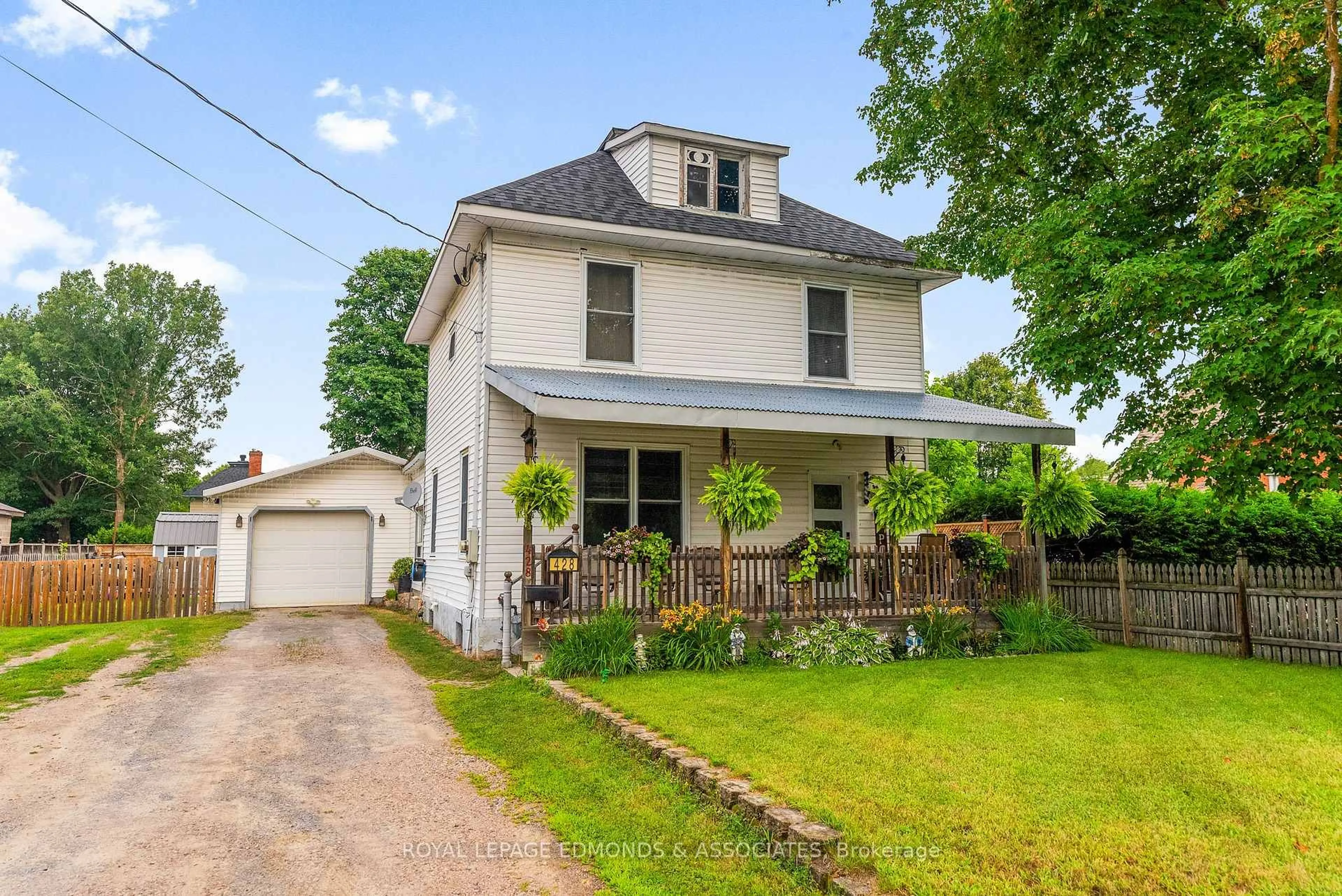A pic from outside/outdoor area/front of a property/back of a property/a pic from drone, street for 428 Trafalgar Rd, Pembroke Ontario K8A 5B5