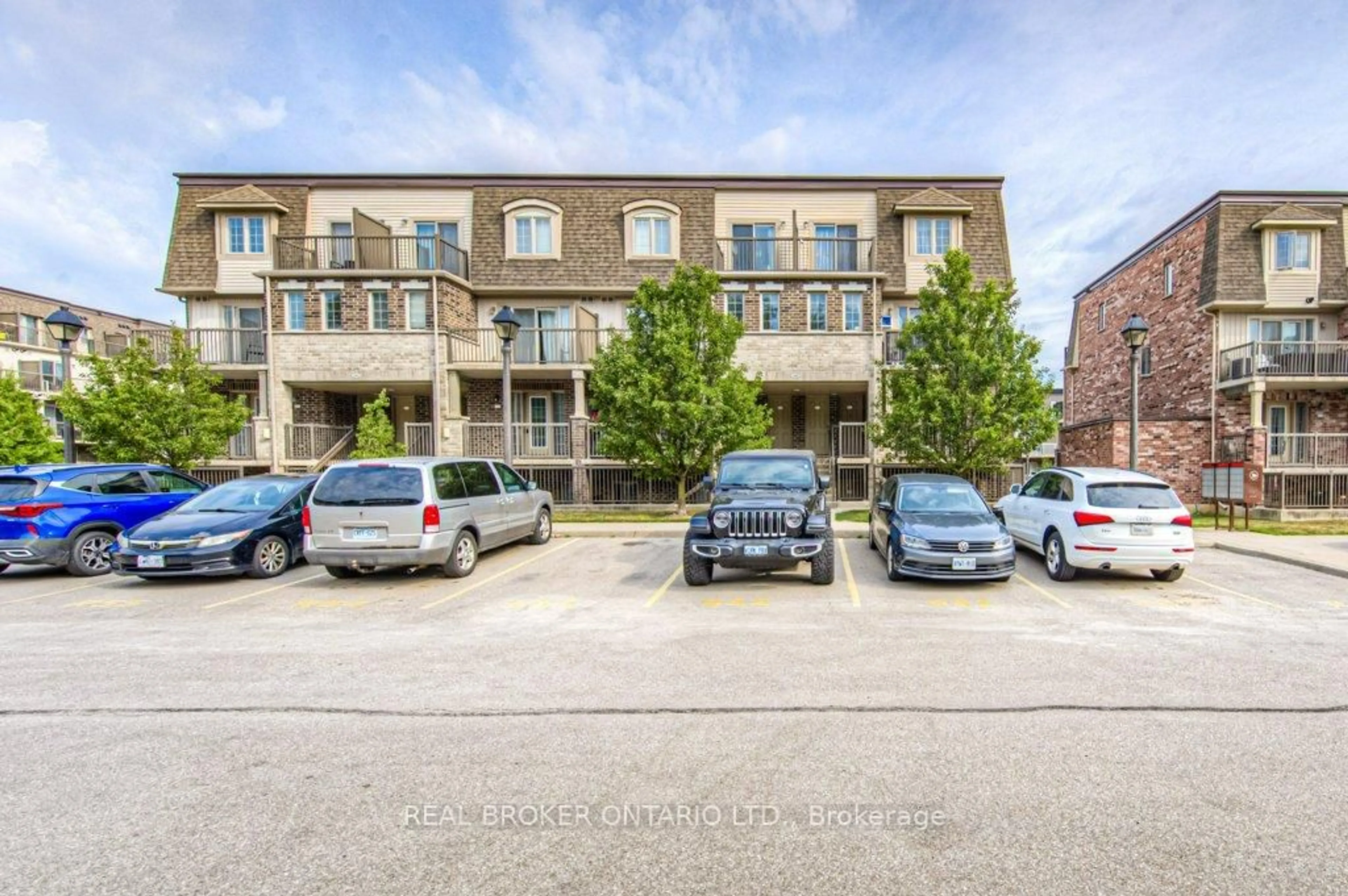 A pic from outside/outdoor area/front of a property/back of a property/a pic from drone, street for 240 Rachel Cres #22, Kitchener Ontario N2R 0E1