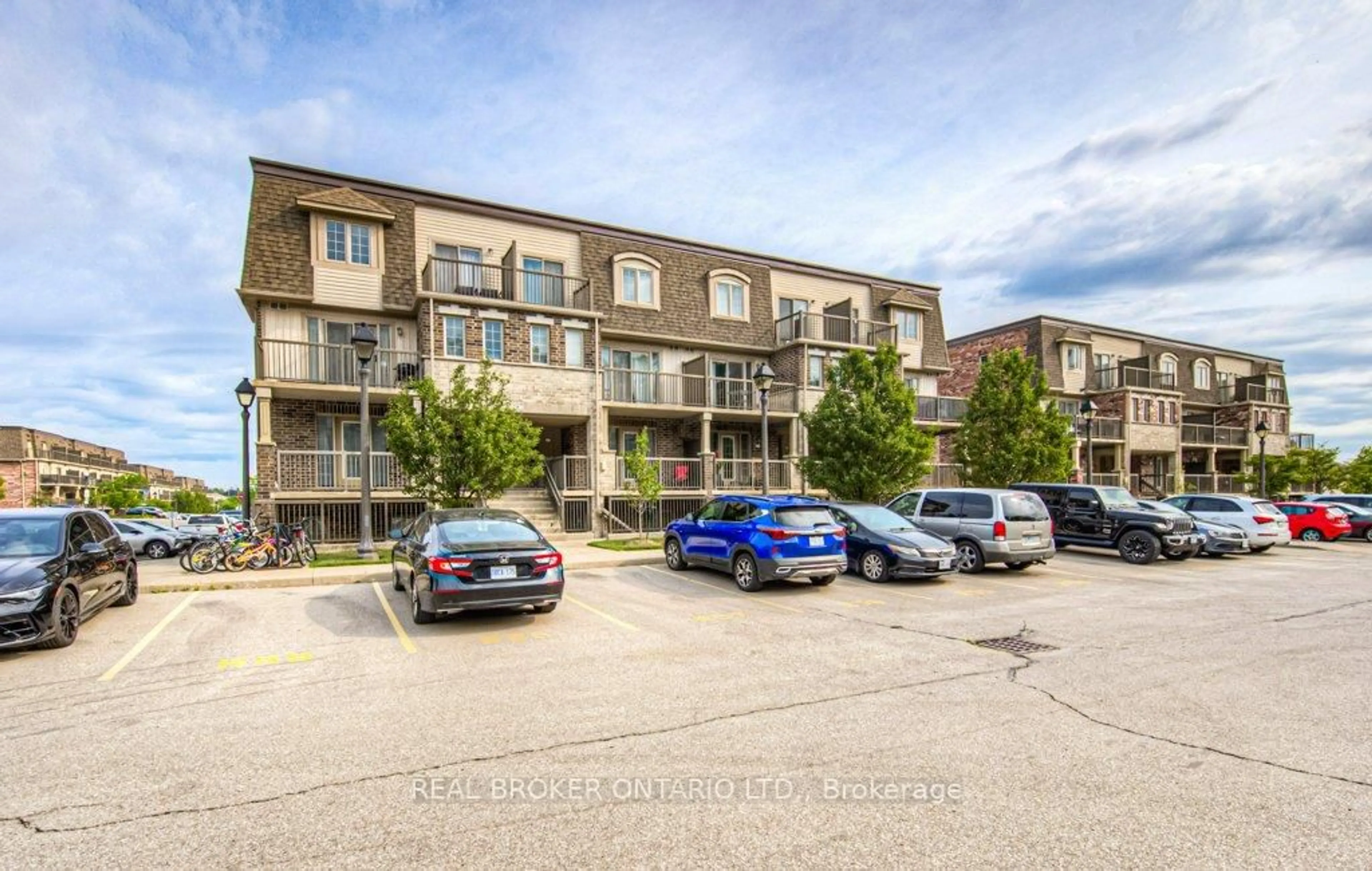 A pic from outside/outdoor area/front of a property/back of a property/a pic from drone, unknown for 240 Rachel Cres #22, Kitchener Ontario N2R 0E1