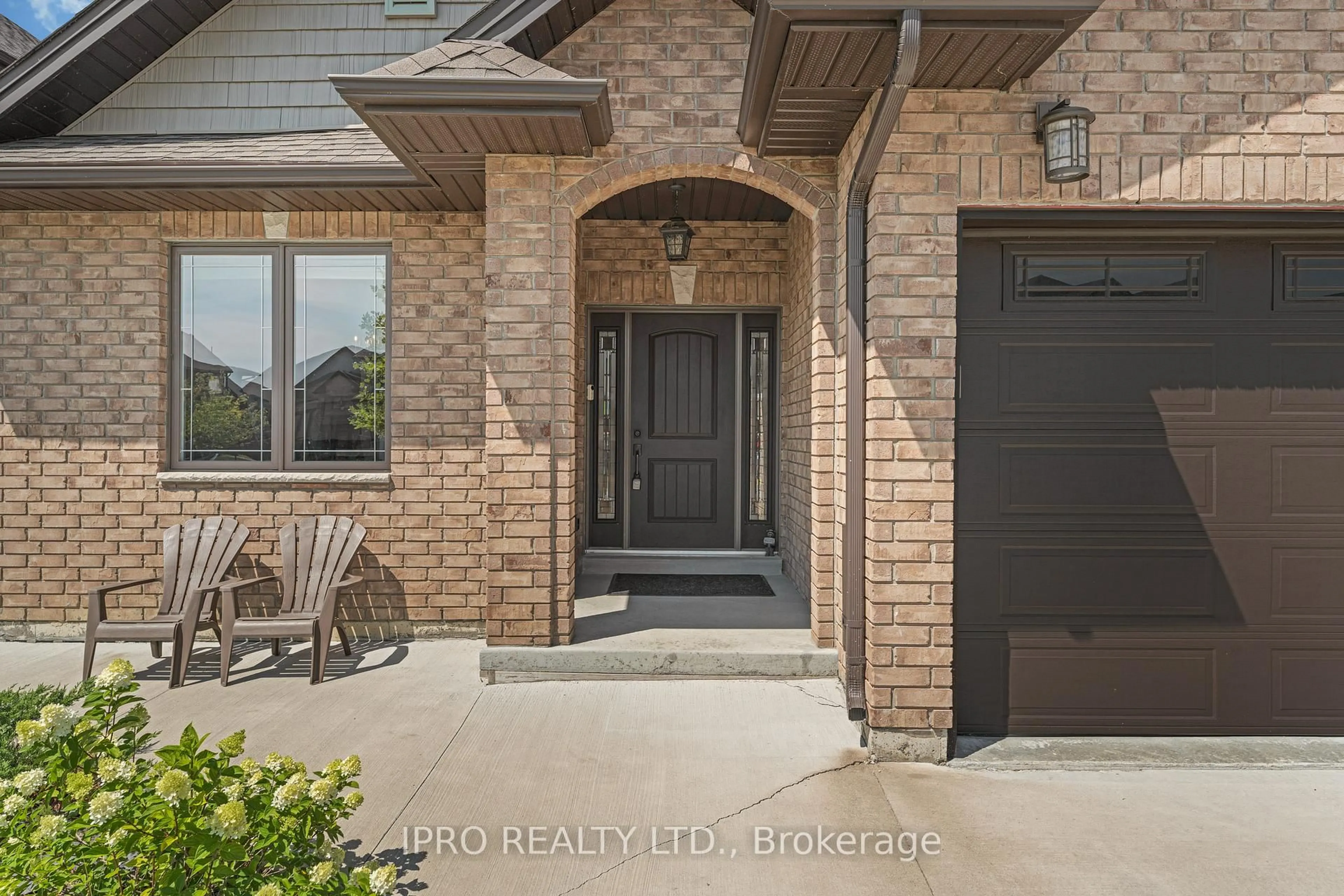 Indoor entryway for 190 Spring St, Lakeshore Ontario N0R 1A0
