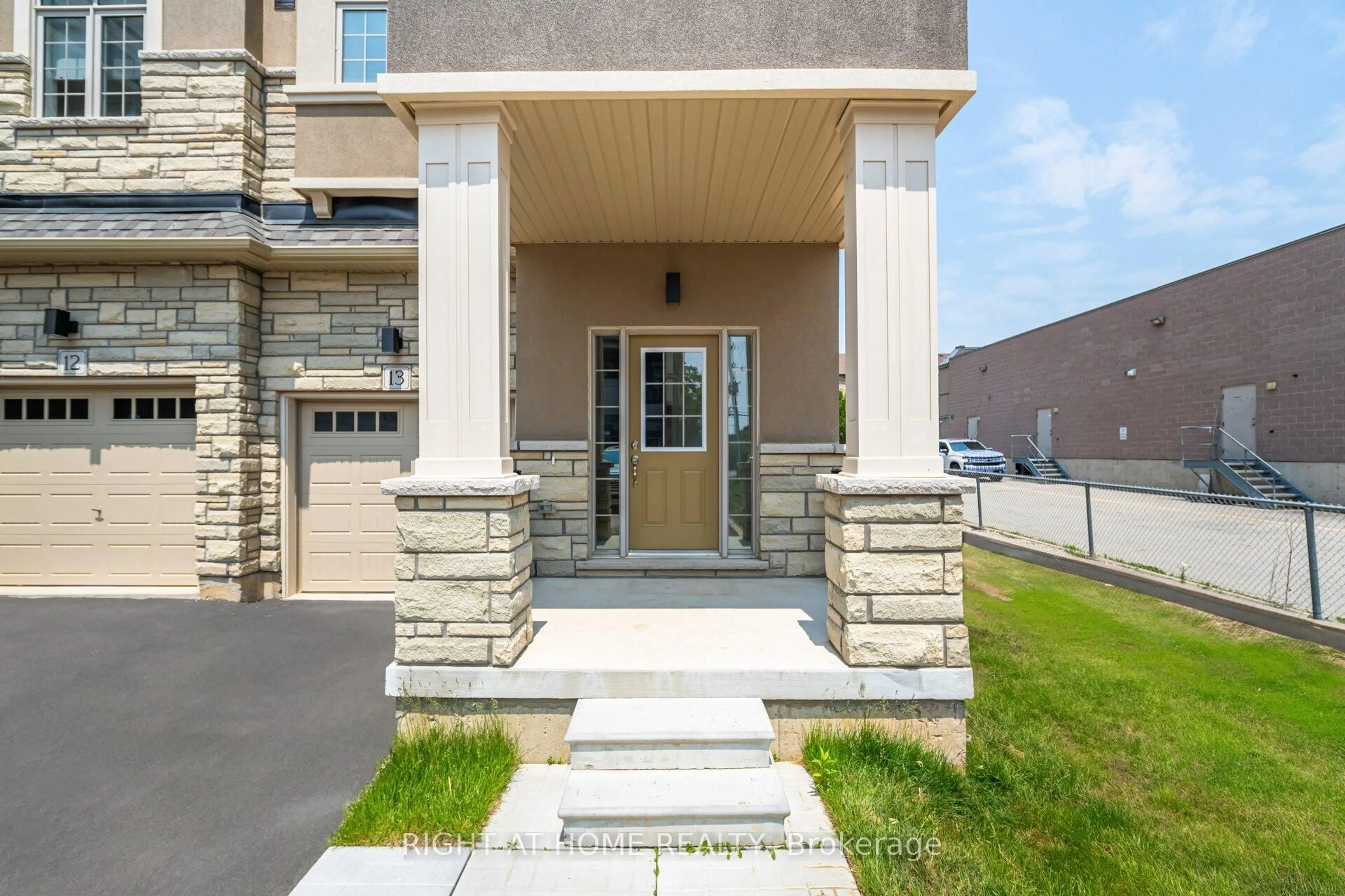 Indoor entryway for 305 Garner Rd #13, Hamilton Ontario L9G 3K9