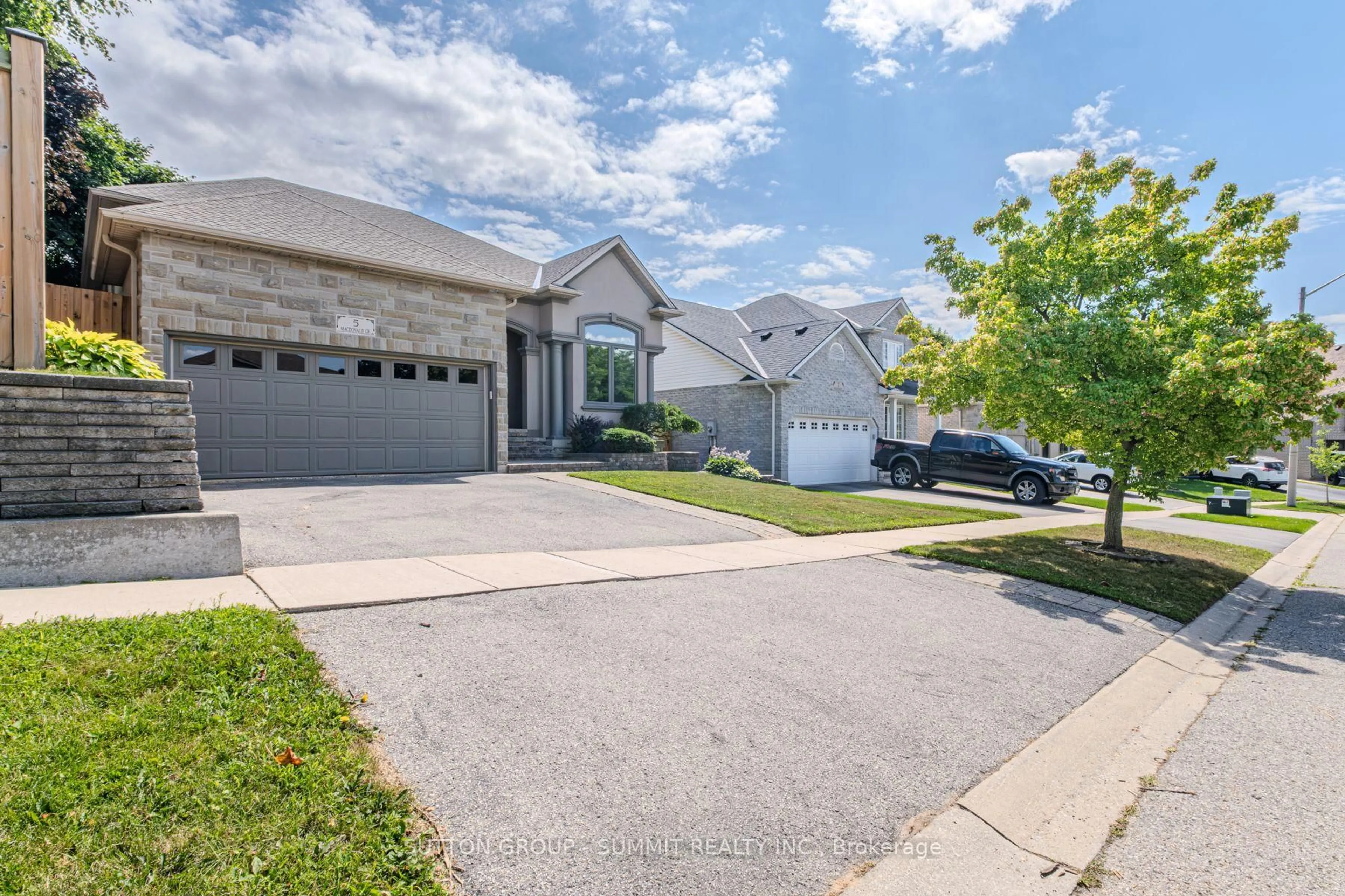 A pic from outside/outdoor area/front of a property/back of a property/a pic from drone, street for 5 Macdonald Cres, Brantford Ontario N3R 8B2