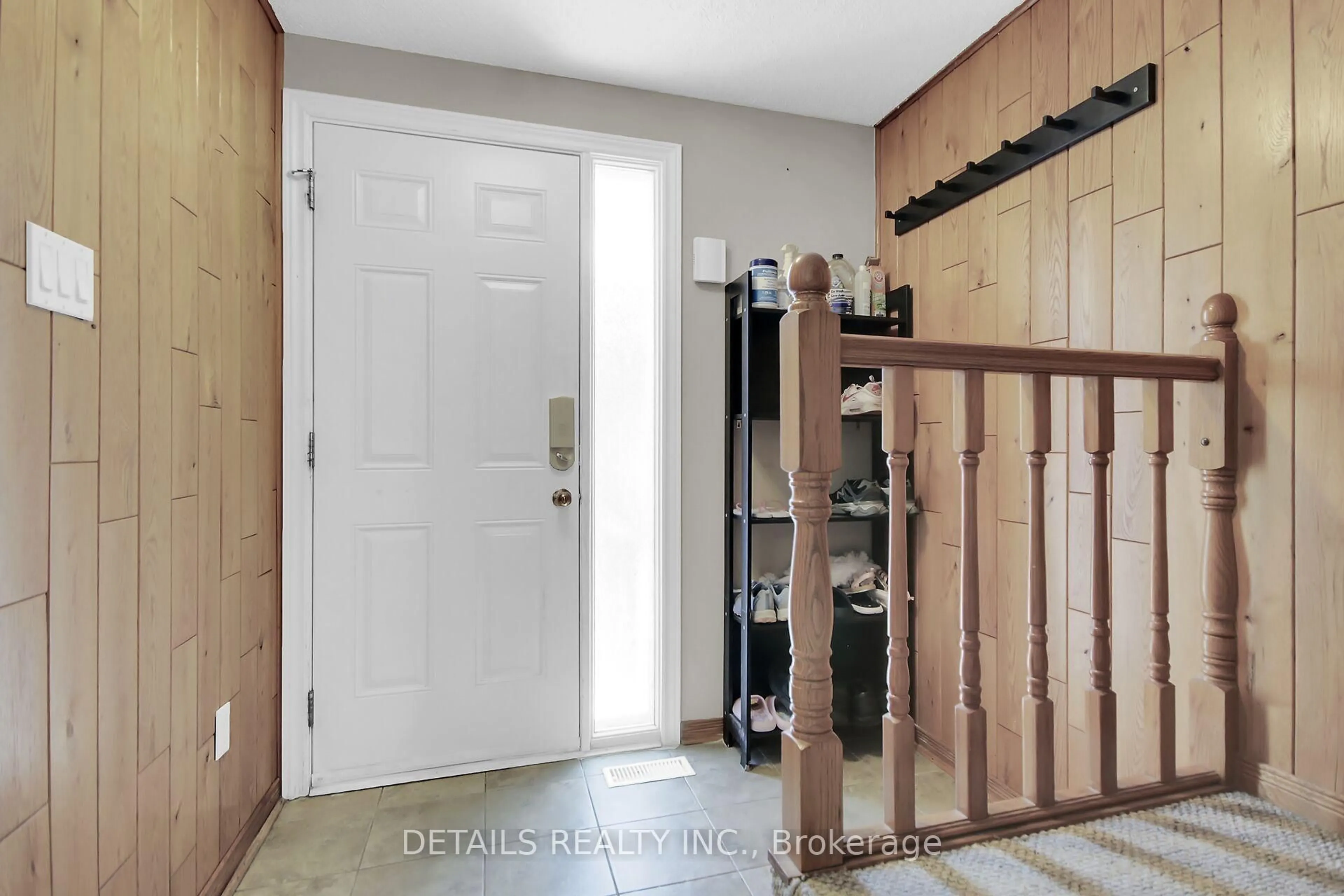 Indoor entryway for 45 Sumac St #F, Ottawa Ontario K1J 7T7