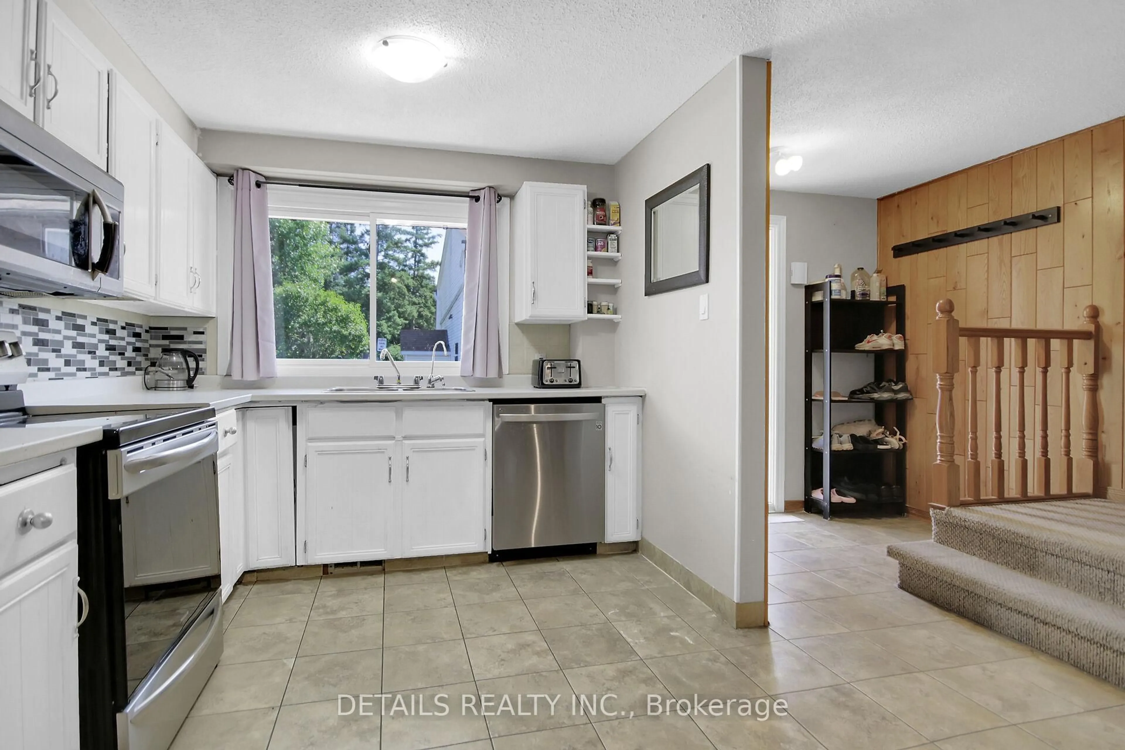 Standard kitchen, ceramic/tile floor for 45 Sumac St #F, Ottawa Ontario K1J 7T7