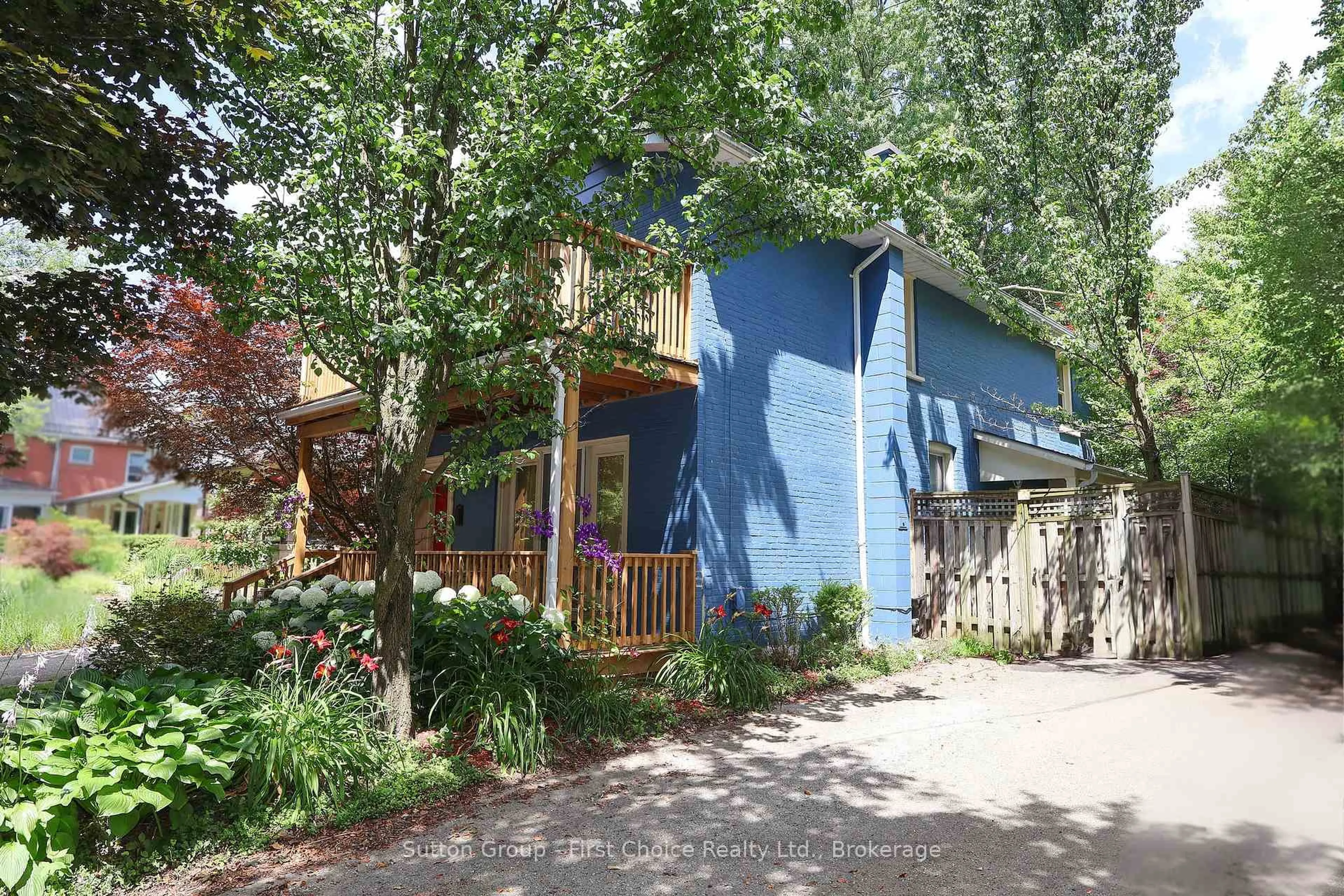 Unknown for 176 Cobourg St, Stratford Ontario N5A 3E8