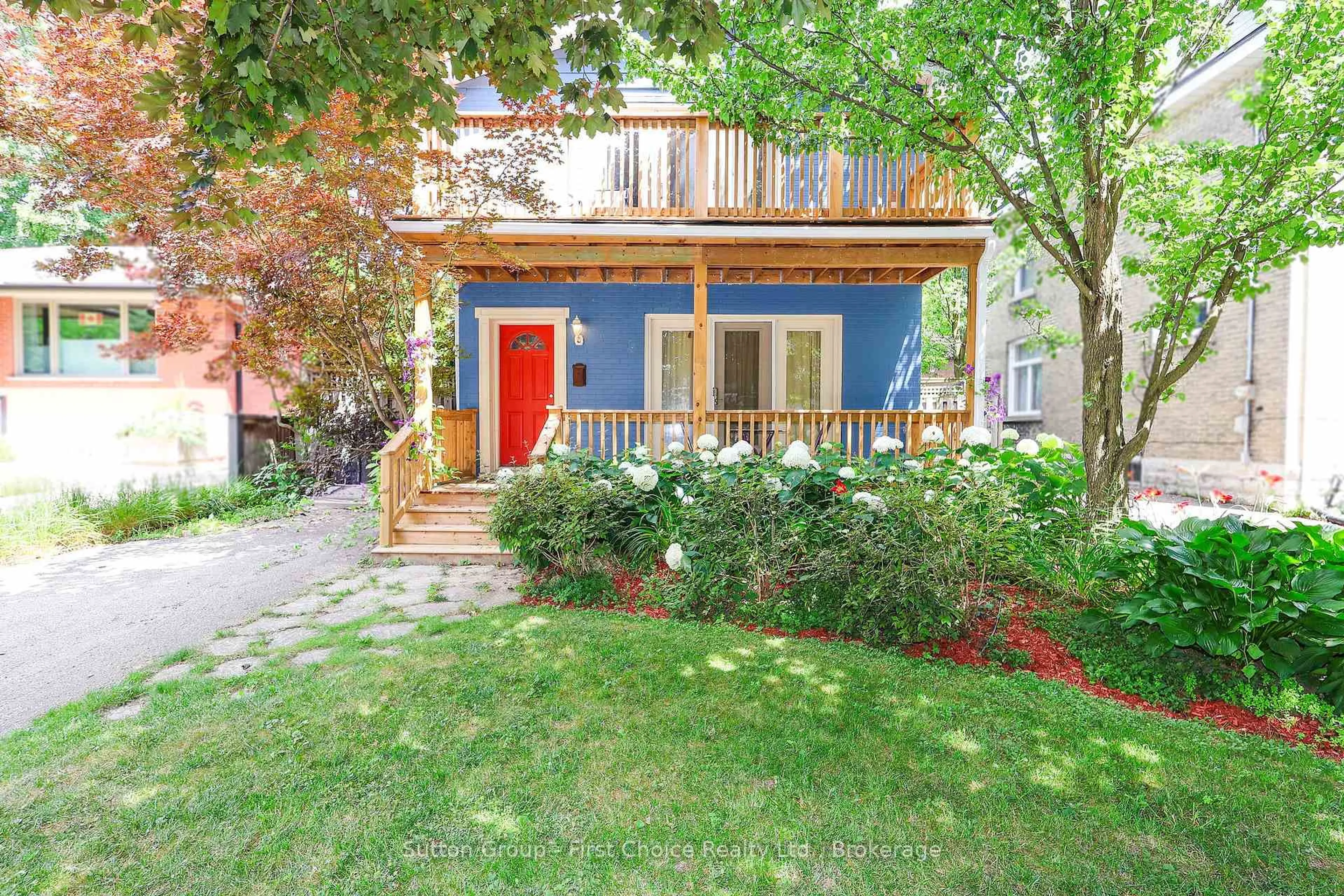 Patio, street for 176 Cobourg St, Stratford Ontario N5A 3E8
