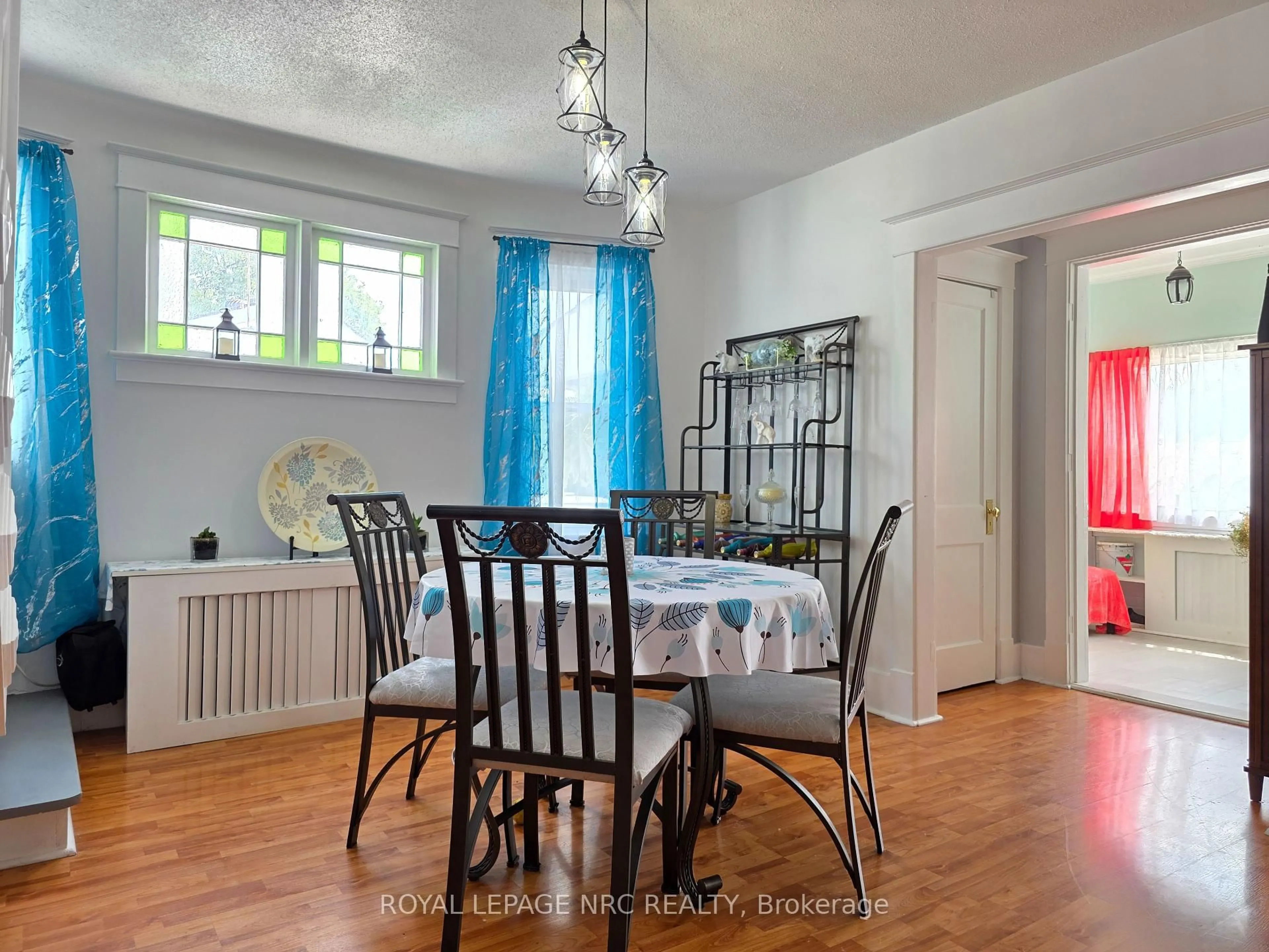 Dining room, wood/laminate floor for 228 Jarvis St, Fort Erie Ontario L2A 2S5
