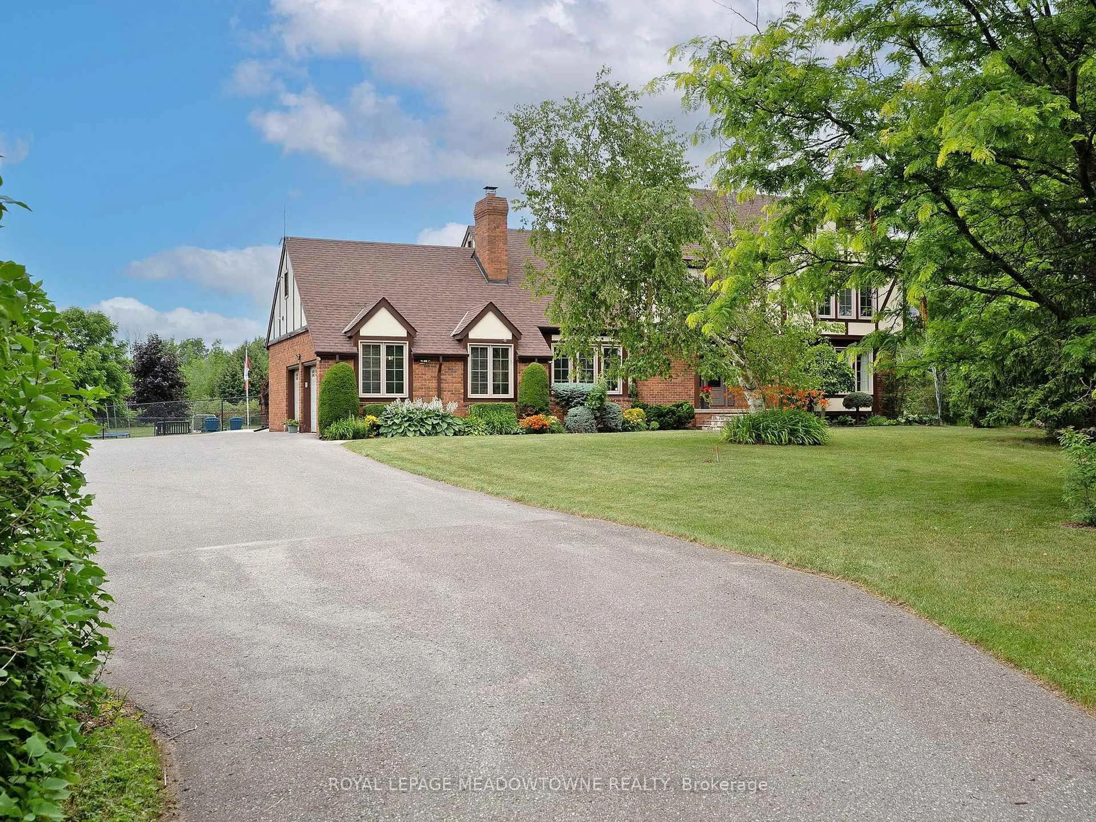 A pic from outside/outdoor area/front of a property/back of a property/a pic from drone, street for 4905 First Line, Erin Ontario L7J 2L9