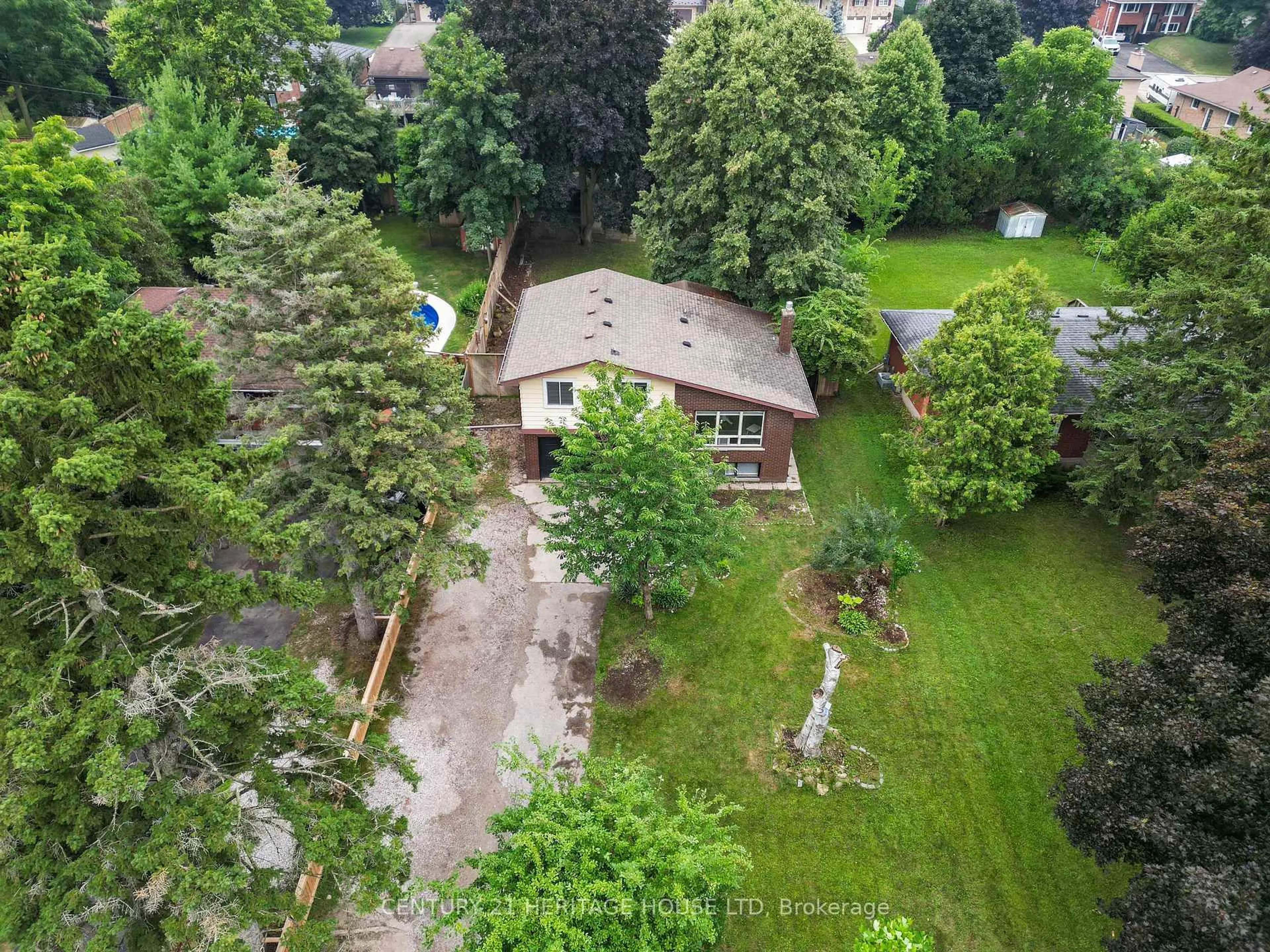 A pic from outside/outdoor area/front of a property/back of a property/a pic from drone, street for 357 Blair Rd, Cambridge Ontario N1S 2K3
