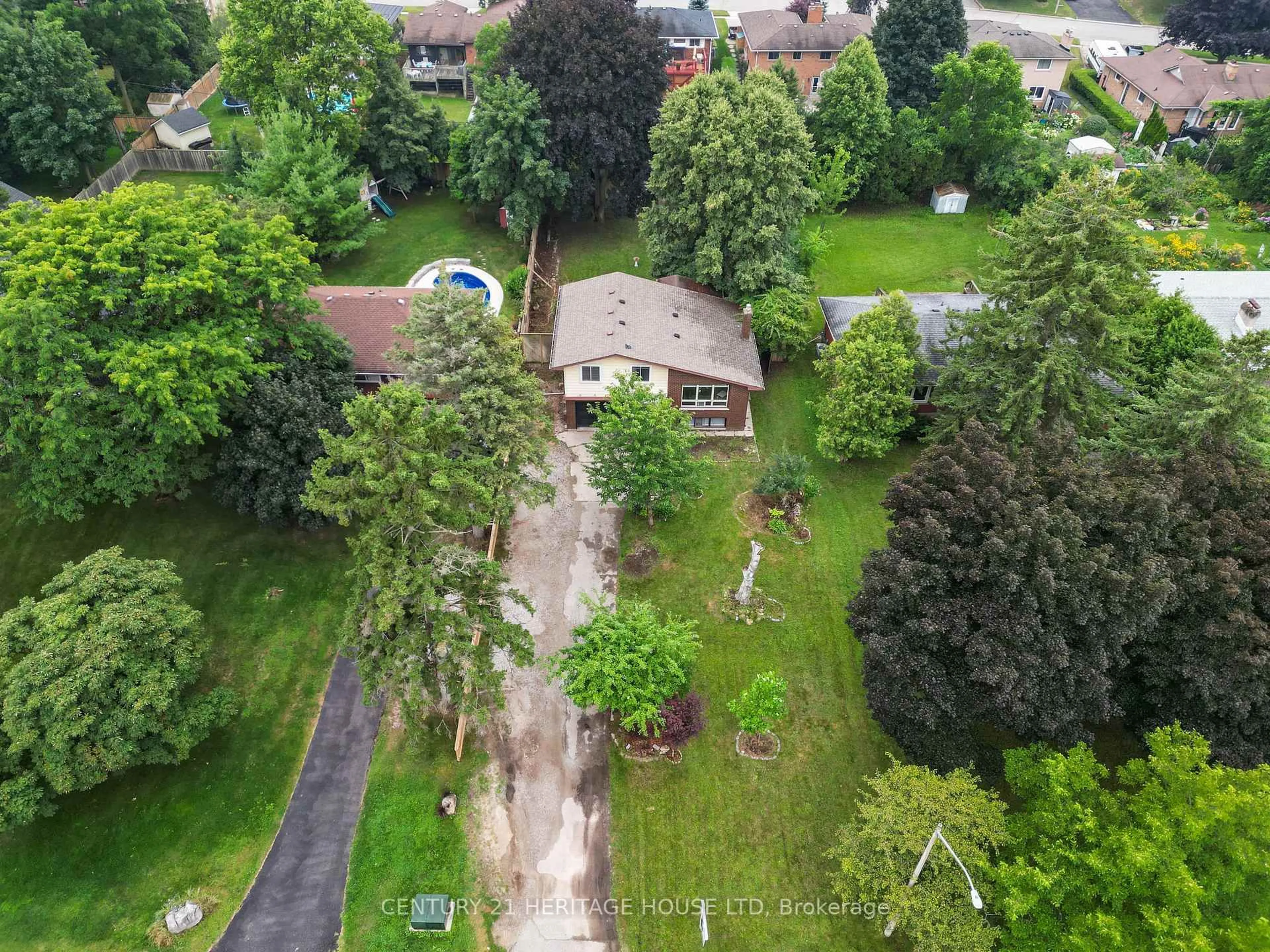 A pic from outside/outdoor area/front of a property/back of a property/a pic from drone, street for 357 Blair Rd, Cambridge Ontario N1S 2K3