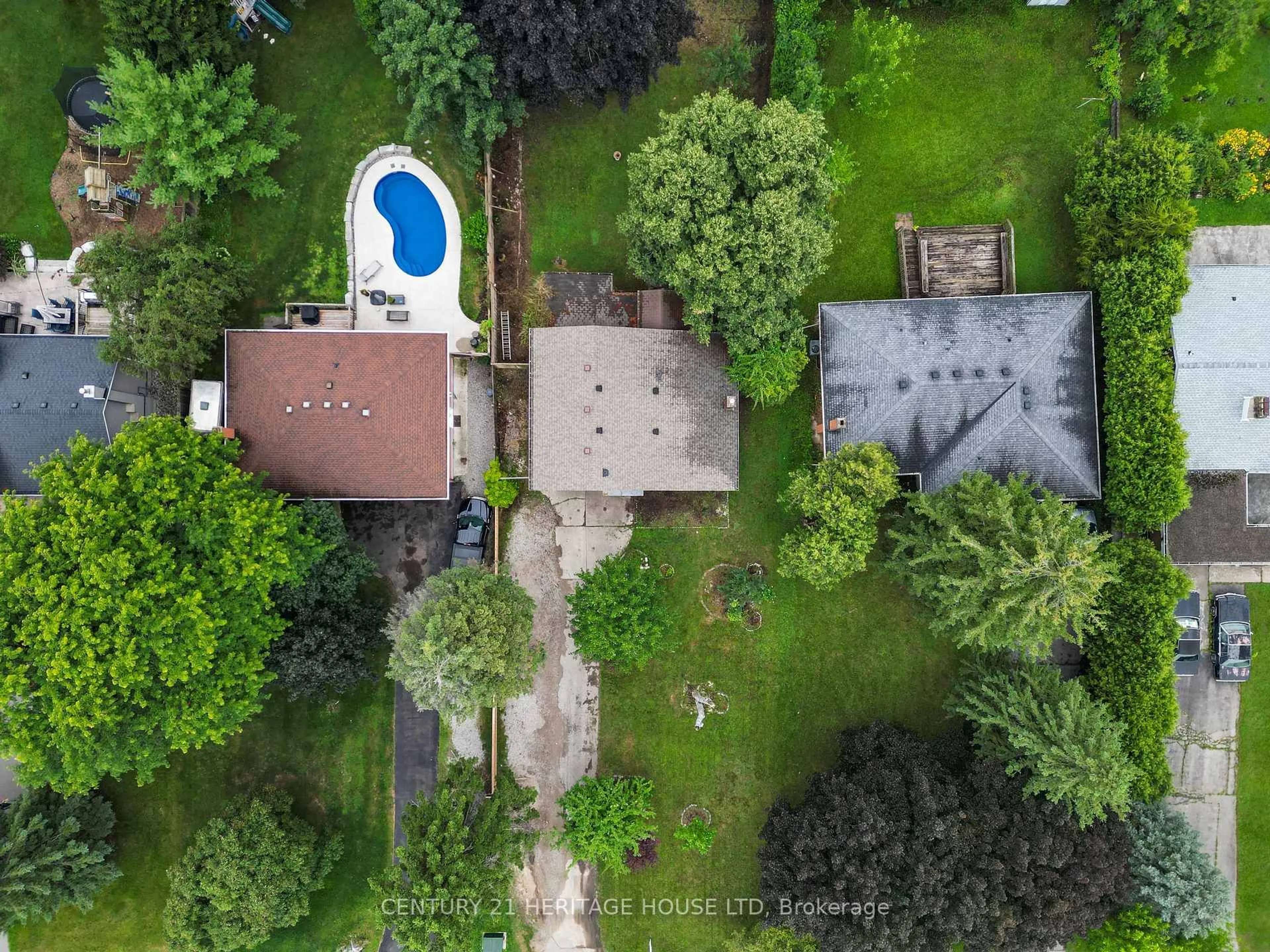 A pic from outside/outdoor area/front of a property/back of a property/a pic from drone, street for 357 Blair Rd, Cambridge Ontario N1S 2K3