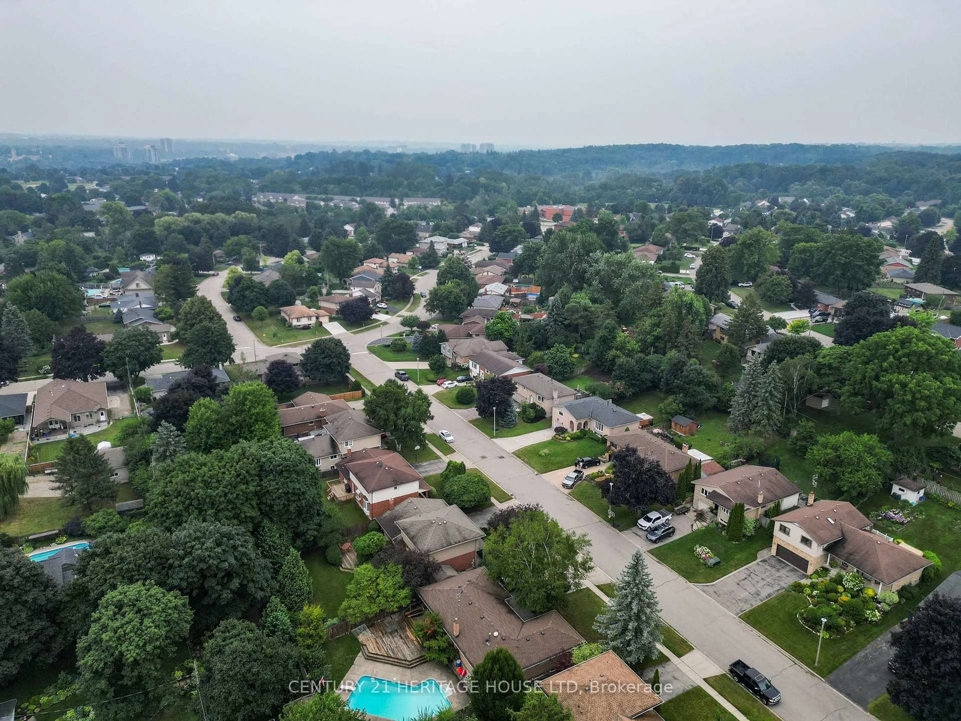 A pic from outside/outdoor area/front of a property/back of a property/a pic from drone, unknown for 357 Blair Rd, Cambridge Ontario N1S 2K3
