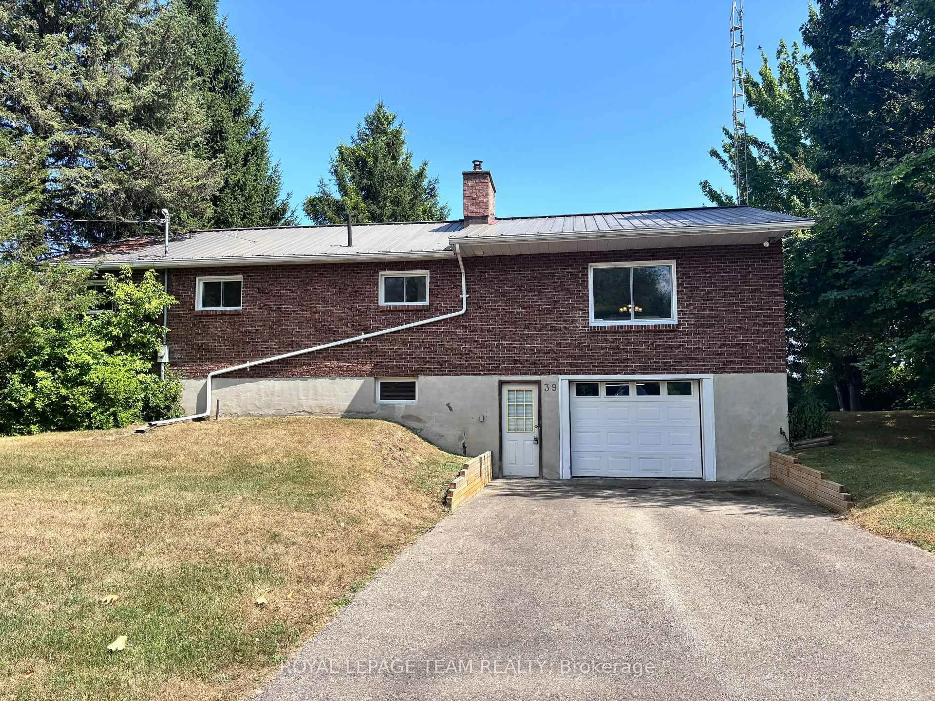 Home with vinyl exterior material, street for 39 Kerry Point Rd, Leeds and the Thousand Islands Ontario K0E 1R0