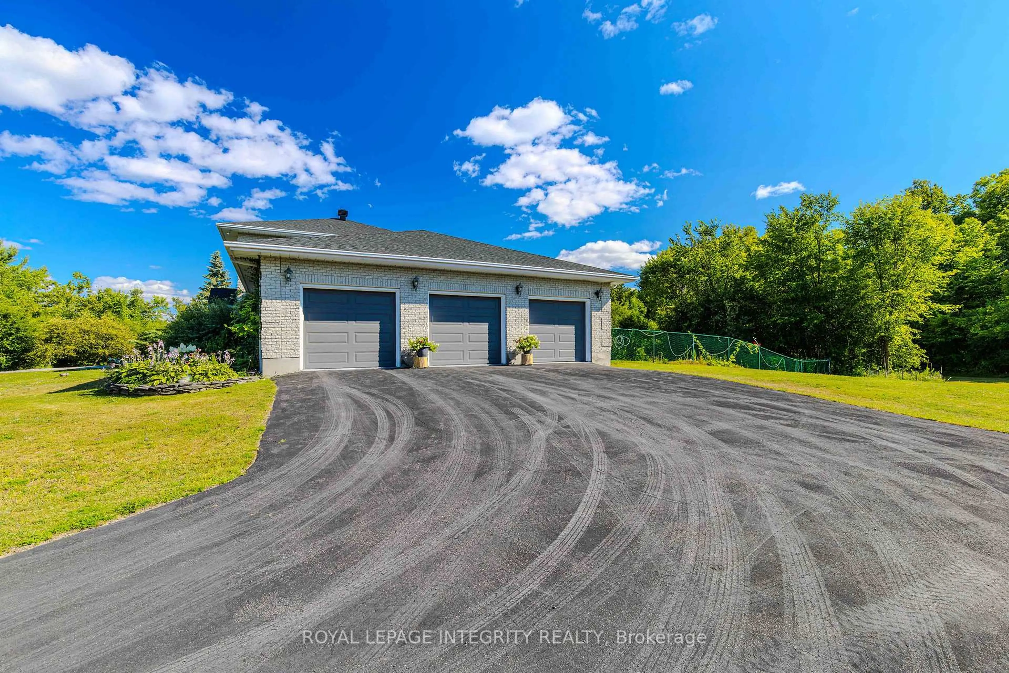 A pic from outside/outdoor area/front of a property/back of a property/a pic from drone, unknown for 2025 Sixth Line Rd, Ottawa Ontario K0A 1T0