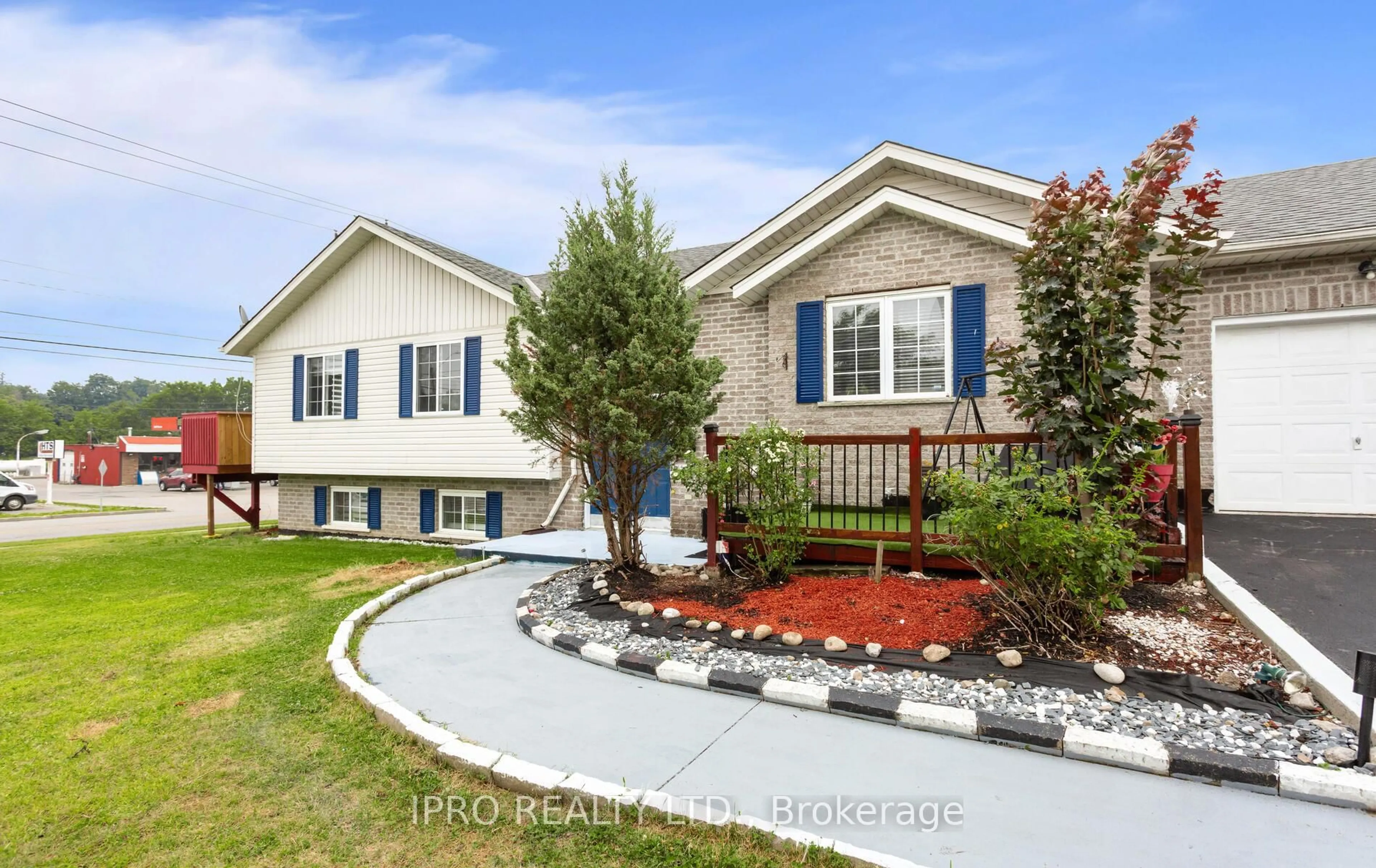 Home with vinyl exterior material, street for 50 Galt Ave, Cambridge Ontario N1R 8N5