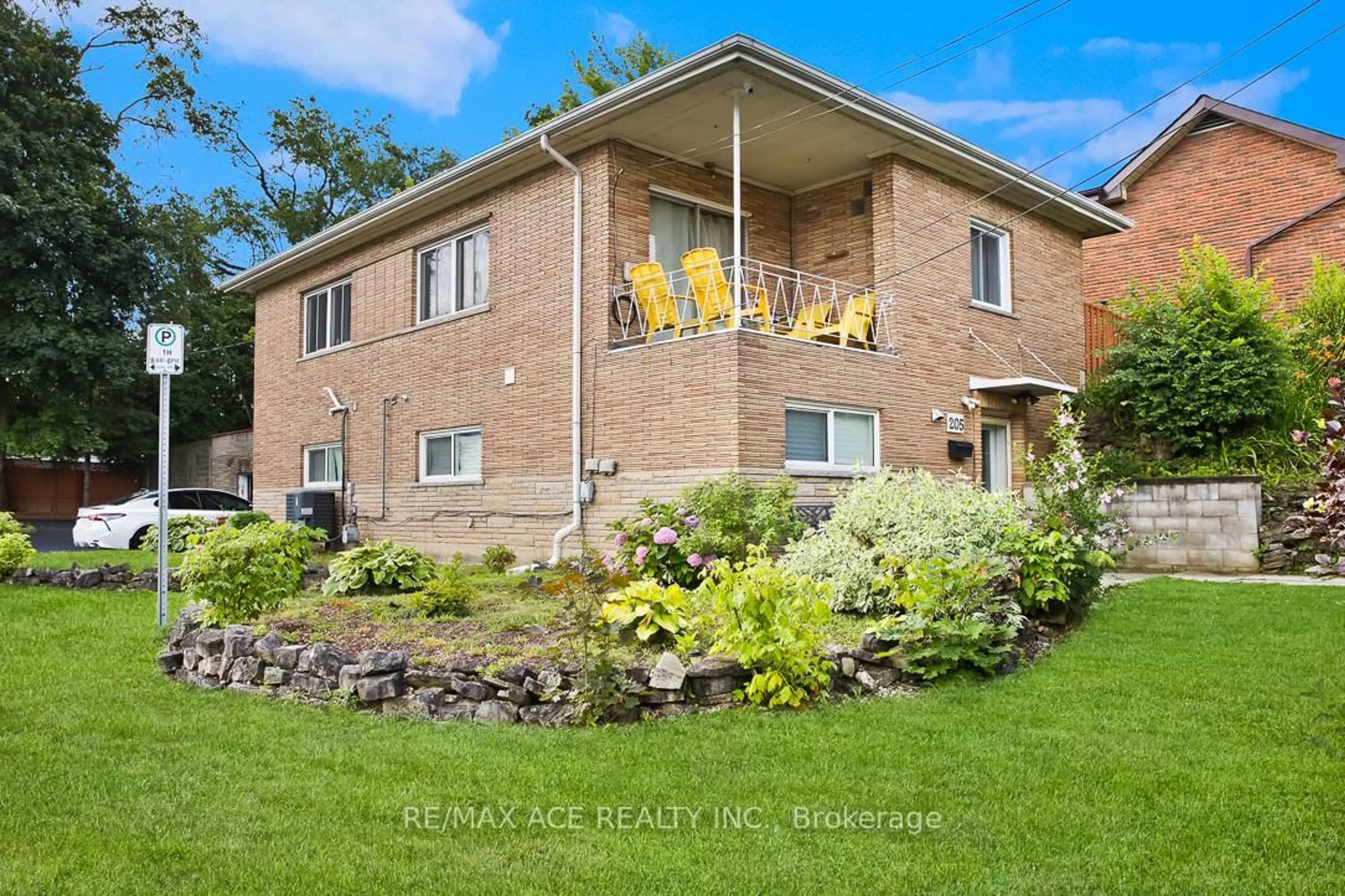 Home with brick exterior material, building for 205 Emerson St, Hamilton Ontario L8S 2Y3