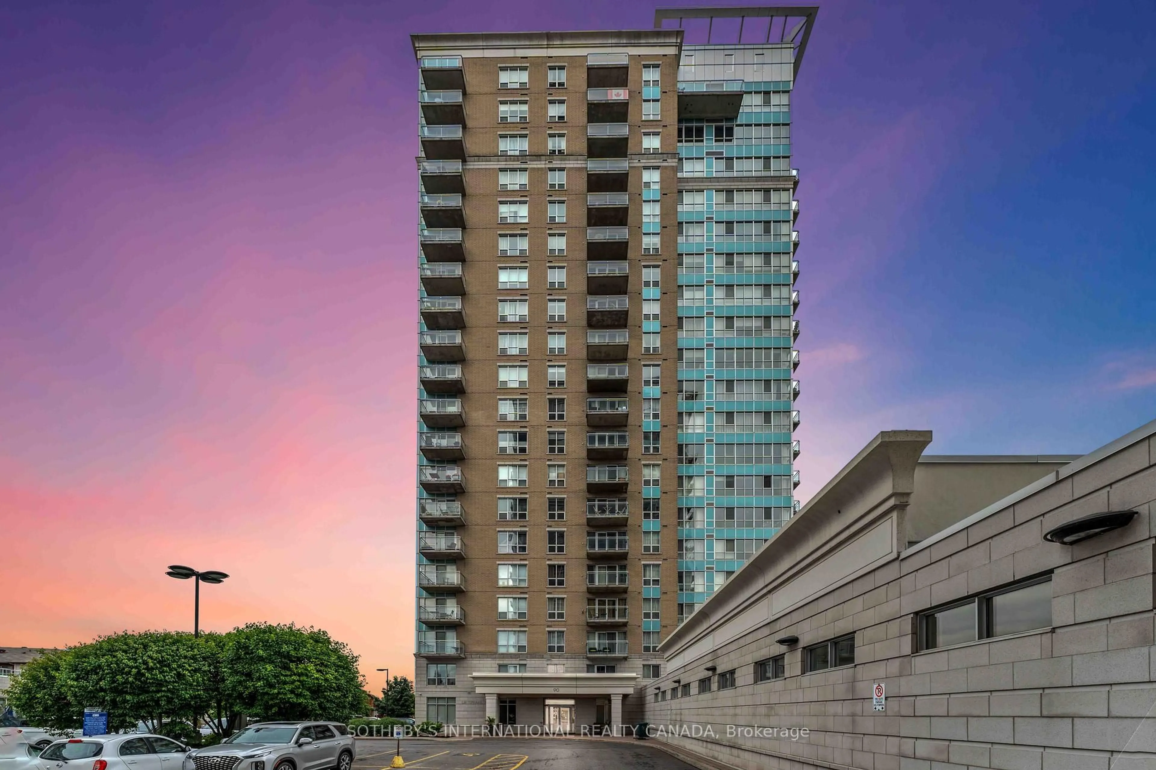 Indoor foyer for 90 Landry St #907, Ottawa Ontario K1L 0A9