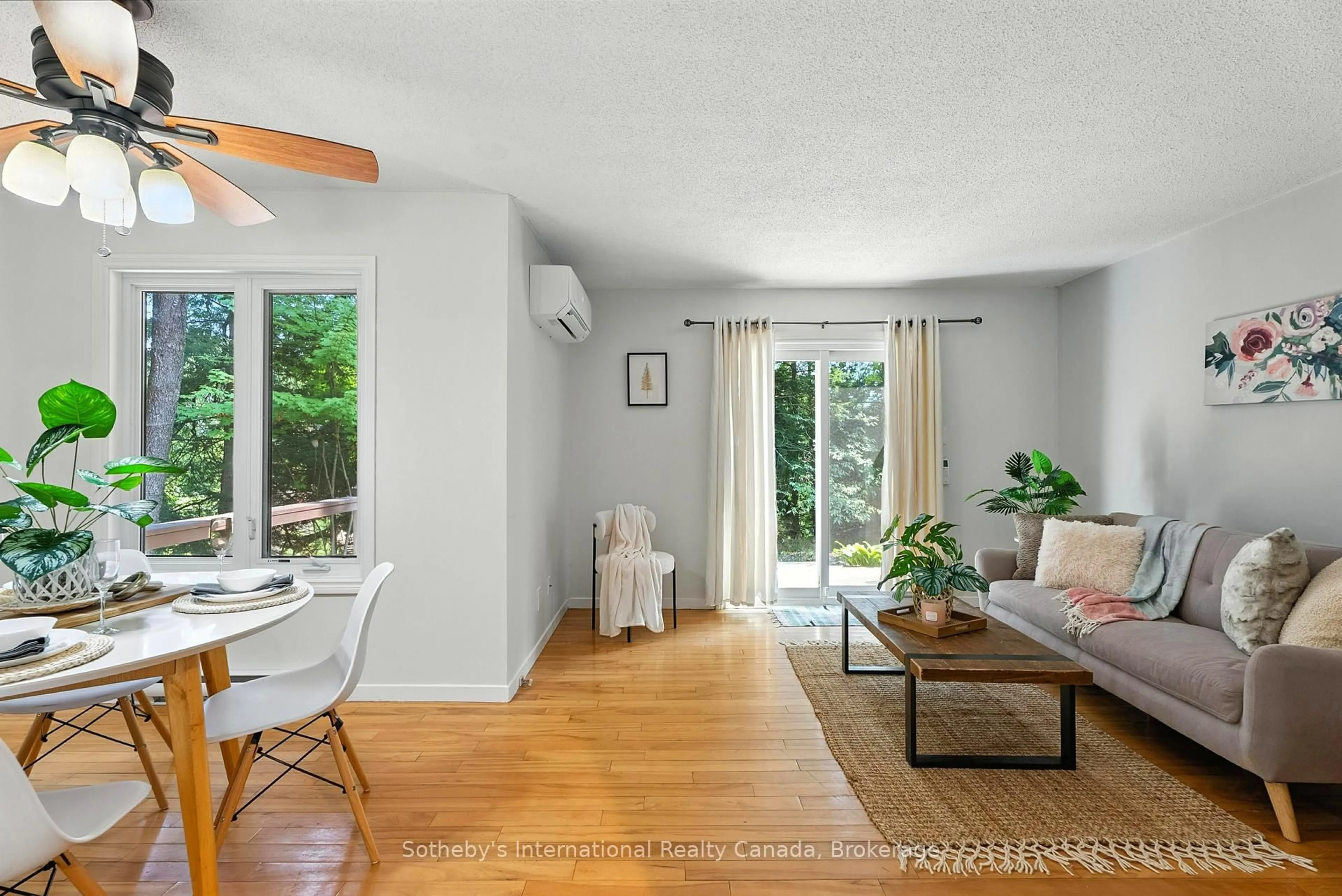 Living room with furniture, unknown for 49 Southbank Dr, Bracebridge Ontario P1L 1G2