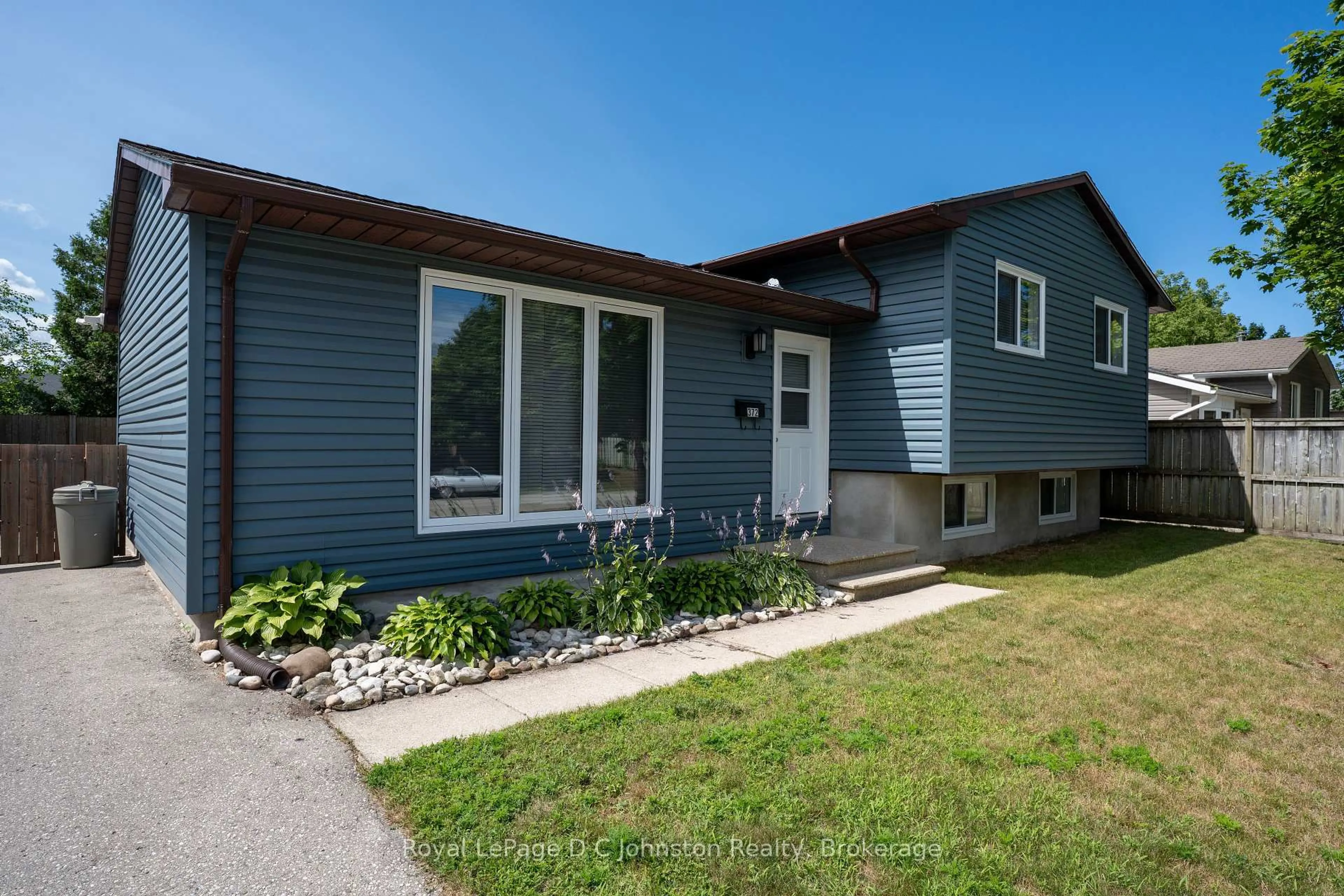 Home with vinyl exterior material, street for 372 Provincial St, Saugeen Shores Ontario N0H 2C1
