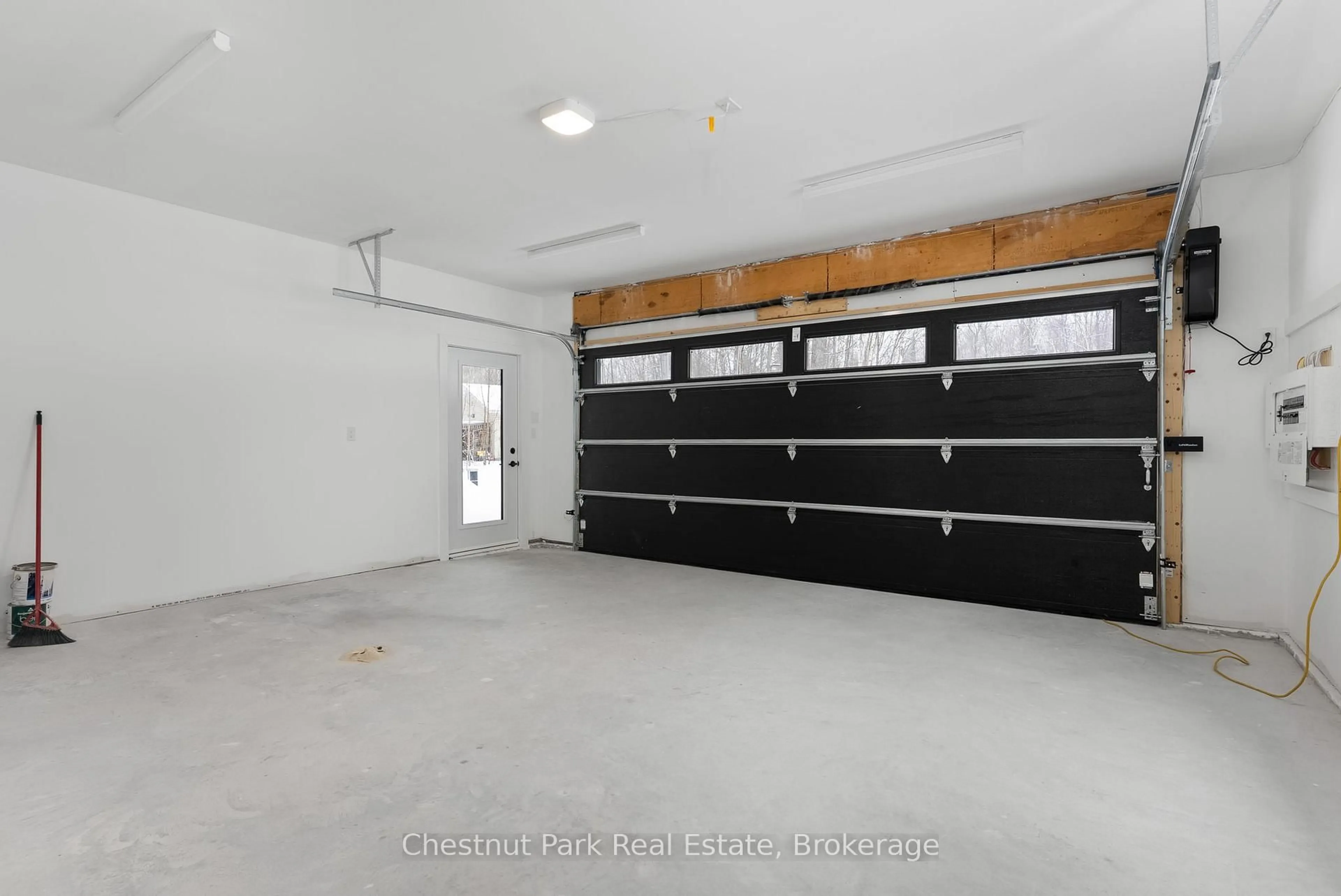 Indoor garage for 24 Aspen Lane, Nipissing Ontario P0H 1Z0