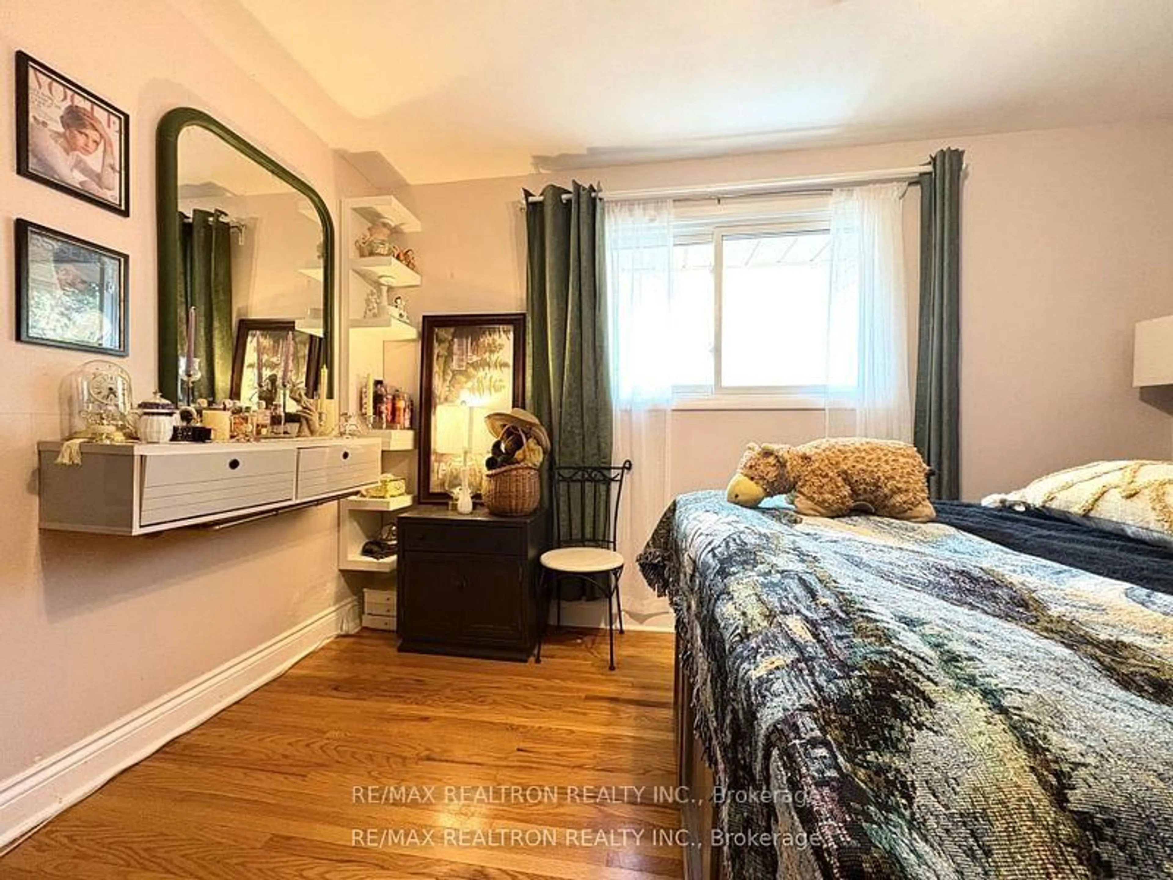 Bedroom with bed, wood/laminate floor for 323 Lindan Ave, Selwyn Ontario K9L 1K9