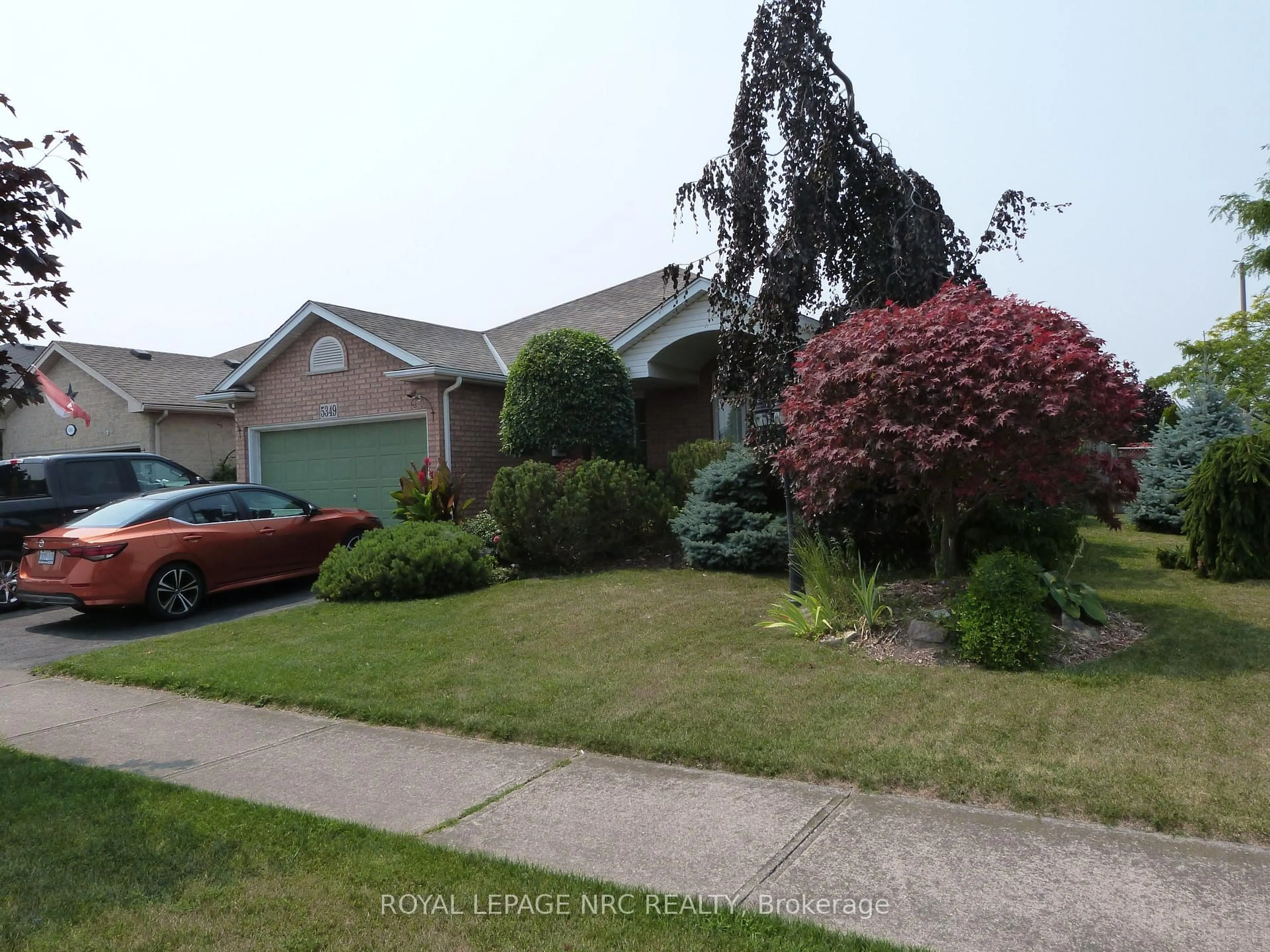 A pic from outside/outdoor area/front of a property/back of a property/a pic from drone, street for 5349 Beaver Valley Way, Niagara Falls Ontario L2H 3K4