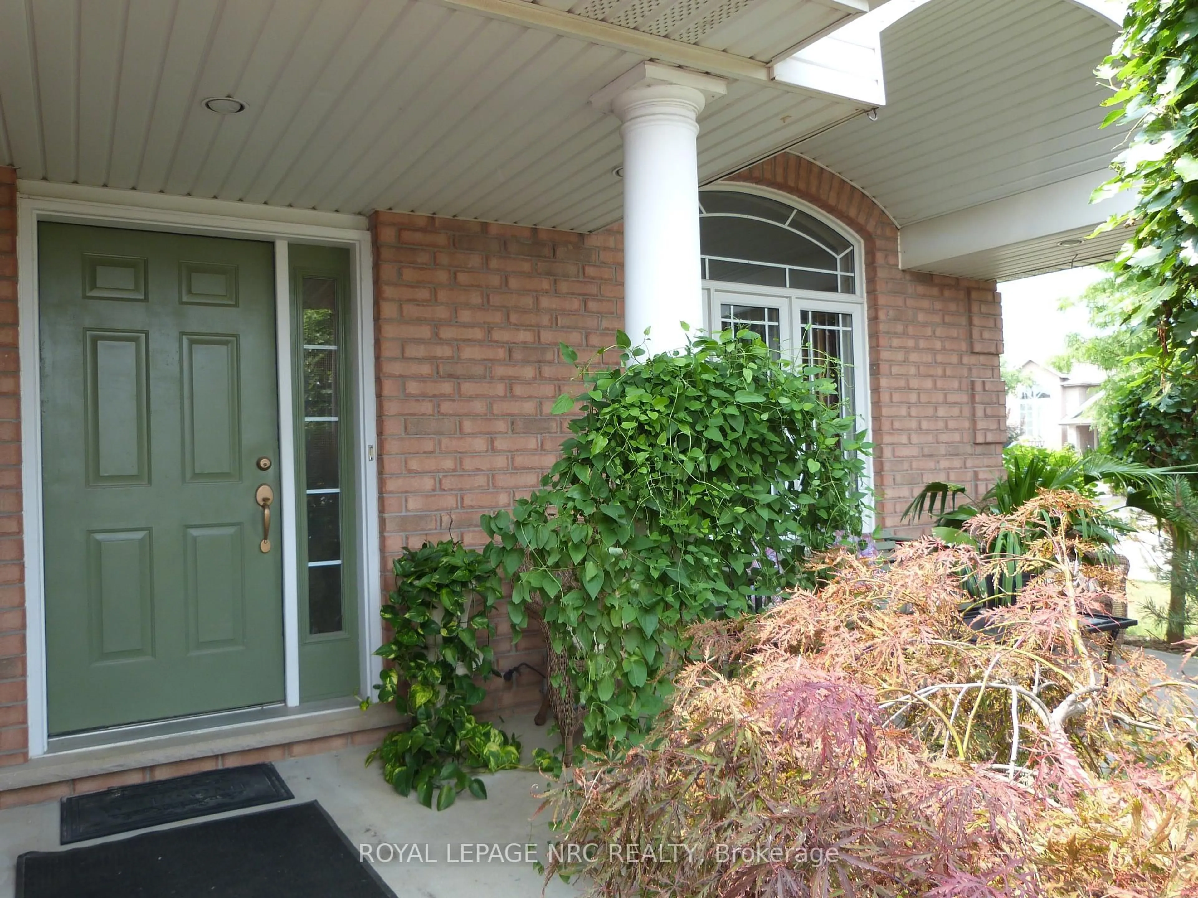 Indoor entryway for 5349 Beaver Valley Way, Niagara Falls Ontario L2H 3K4