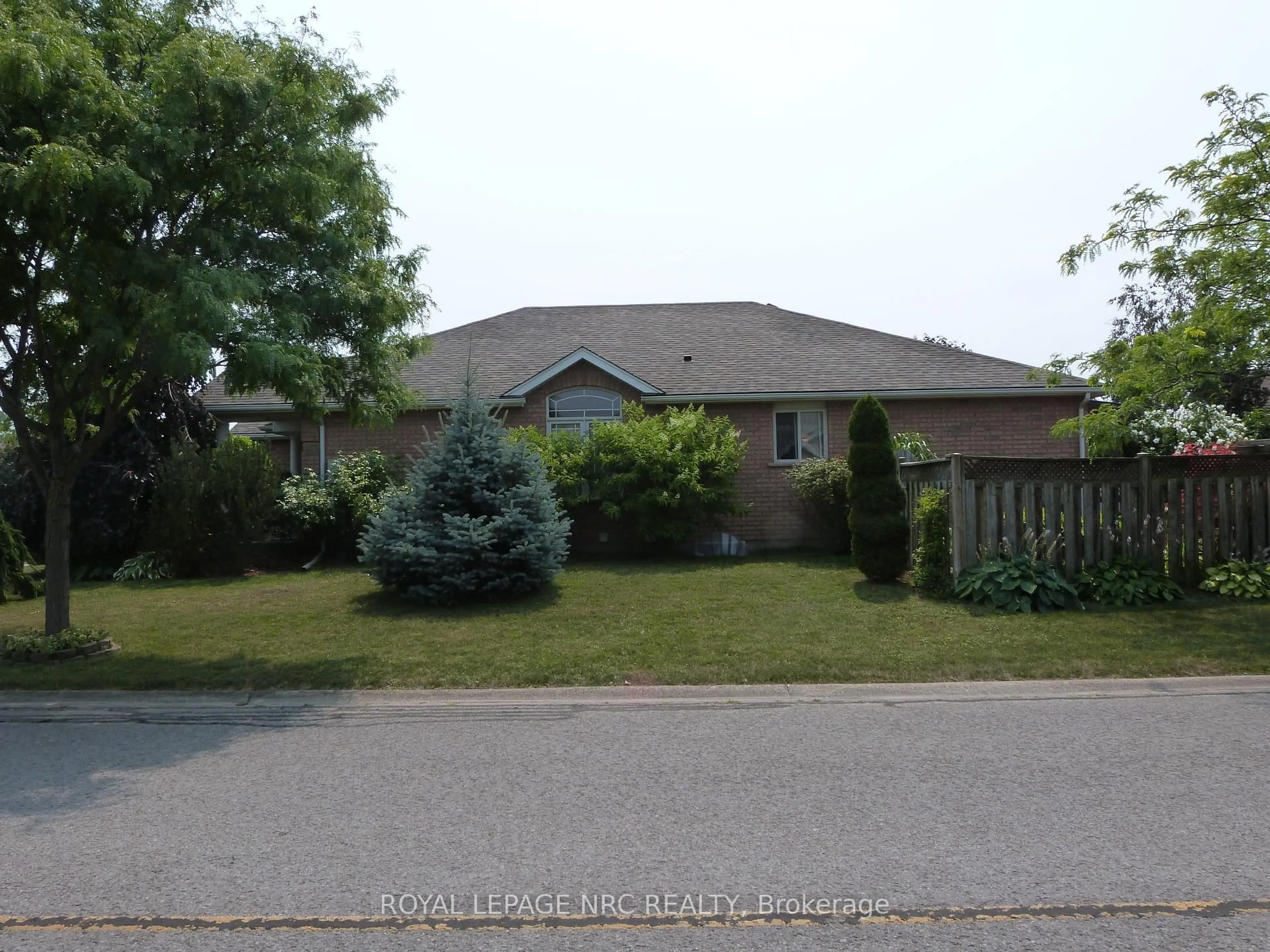 A pic from outside/outdoor area/front of a property/back of a property/a pic from drone, street for 5349 Beaver Valley Way, Niagara Falls Ontario L2H 3K4