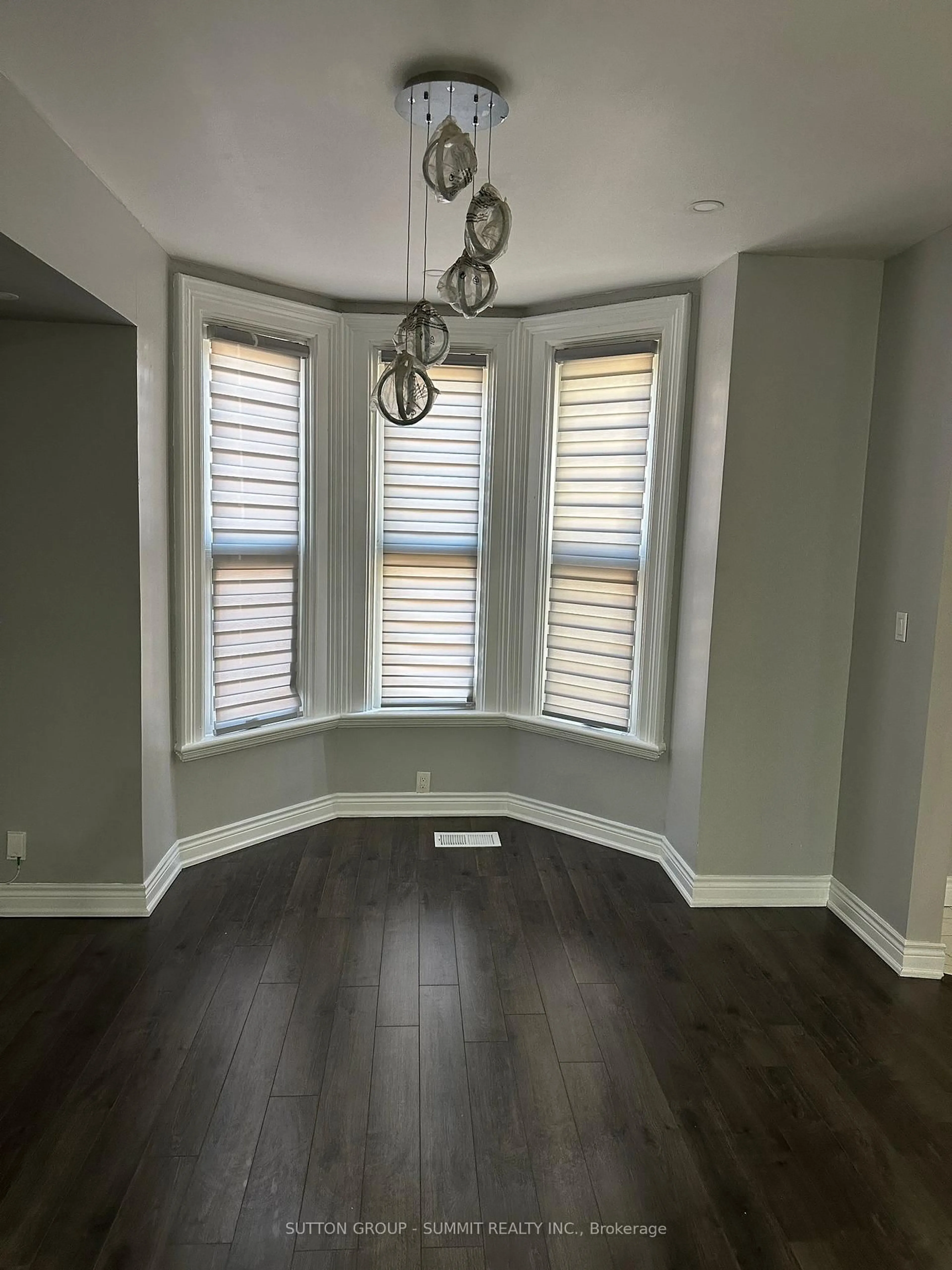 A pic of a room for 10 PEARL St, Brantford Ontario N3T 3N4
