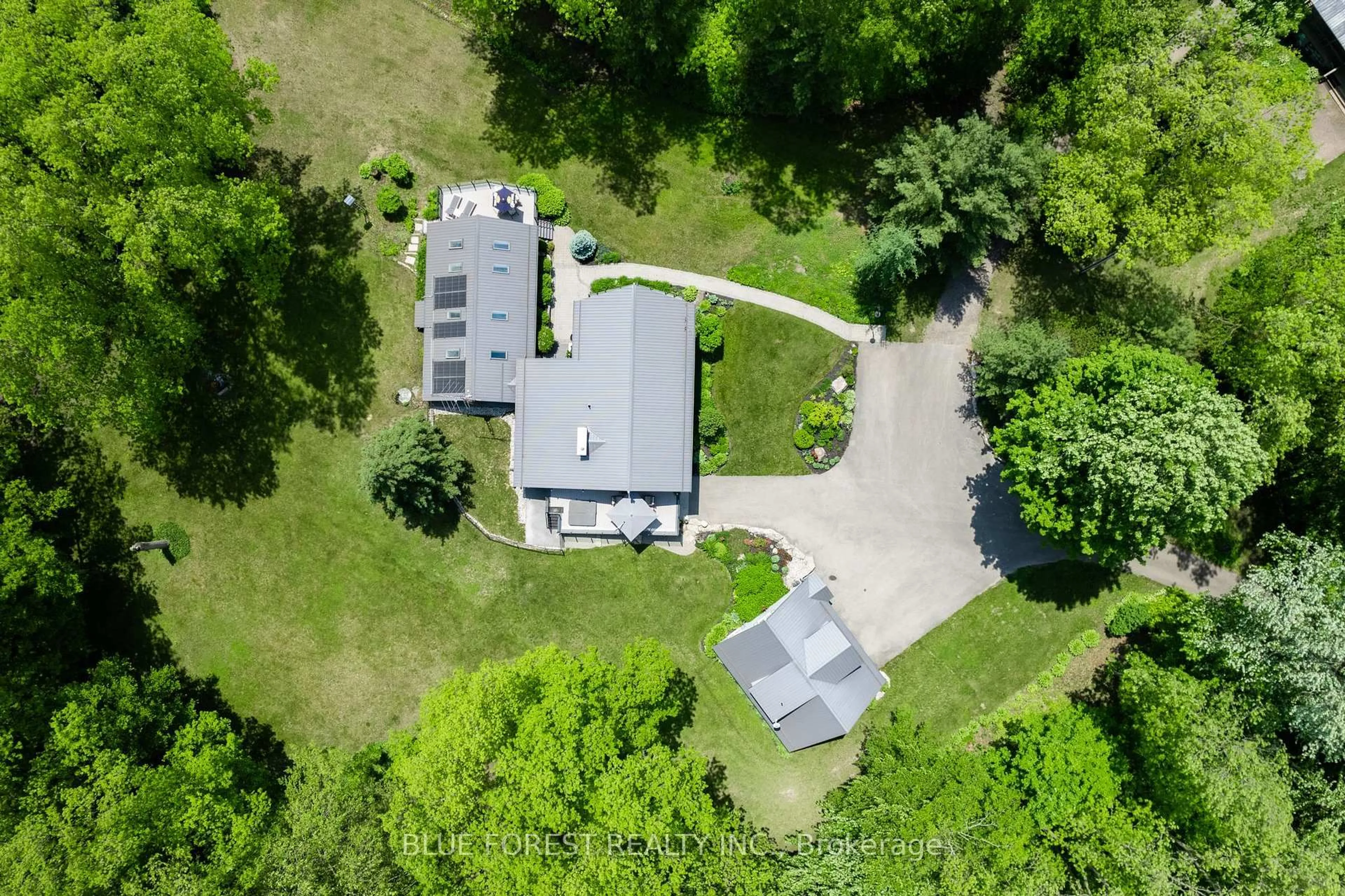 A pic from outside/outdoor area/front of a property/back of a property/a pic from drone, unknown for 5721 Marion St, Thames Centre Ontario N0L 1G4