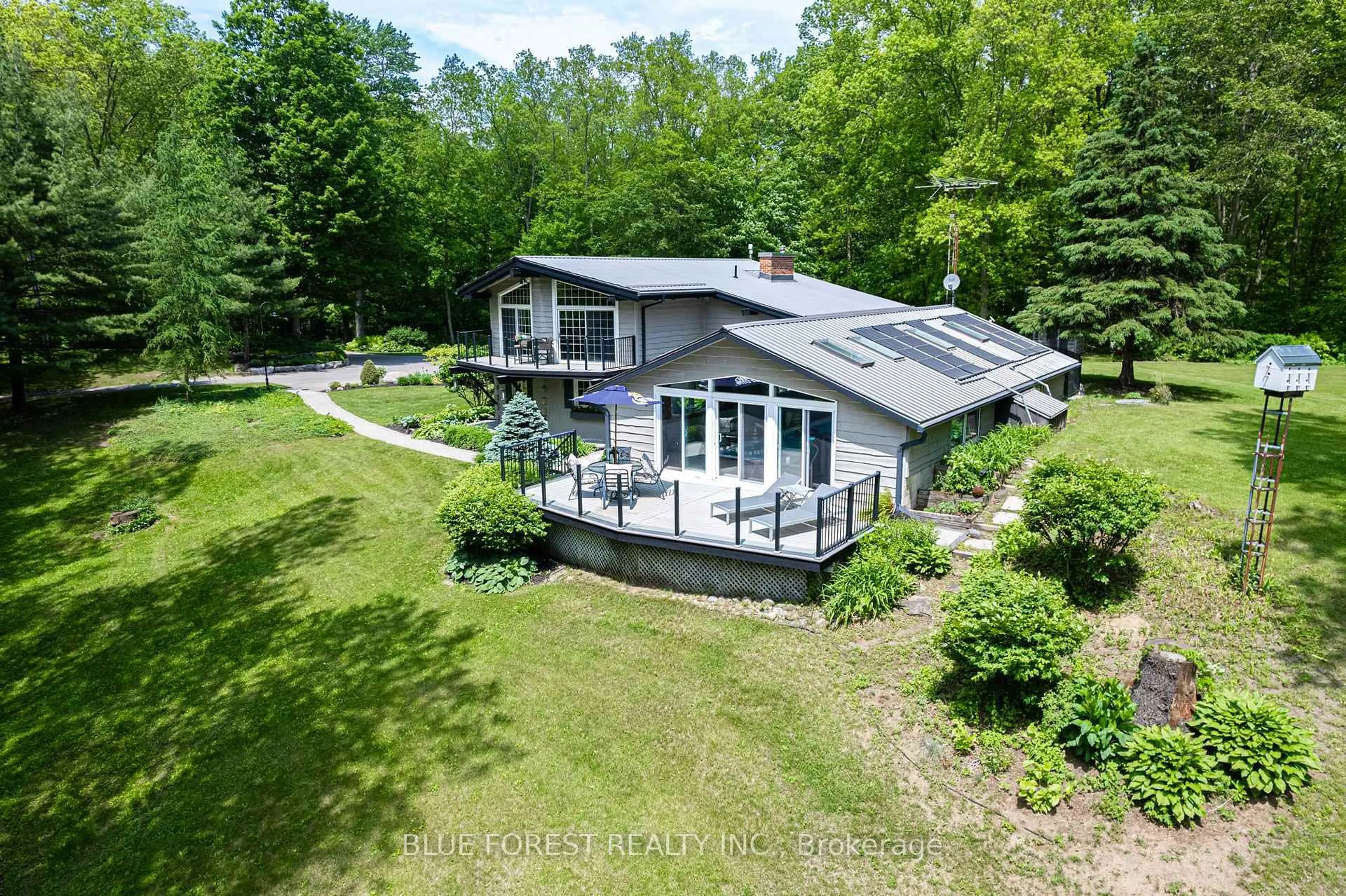 A pic from outside/outdoor area/front of a property/back of a property/a pic from drone, water/lake/river/ocean view for 5721 Marion St, Thames Centre Ontario N0L 1G4