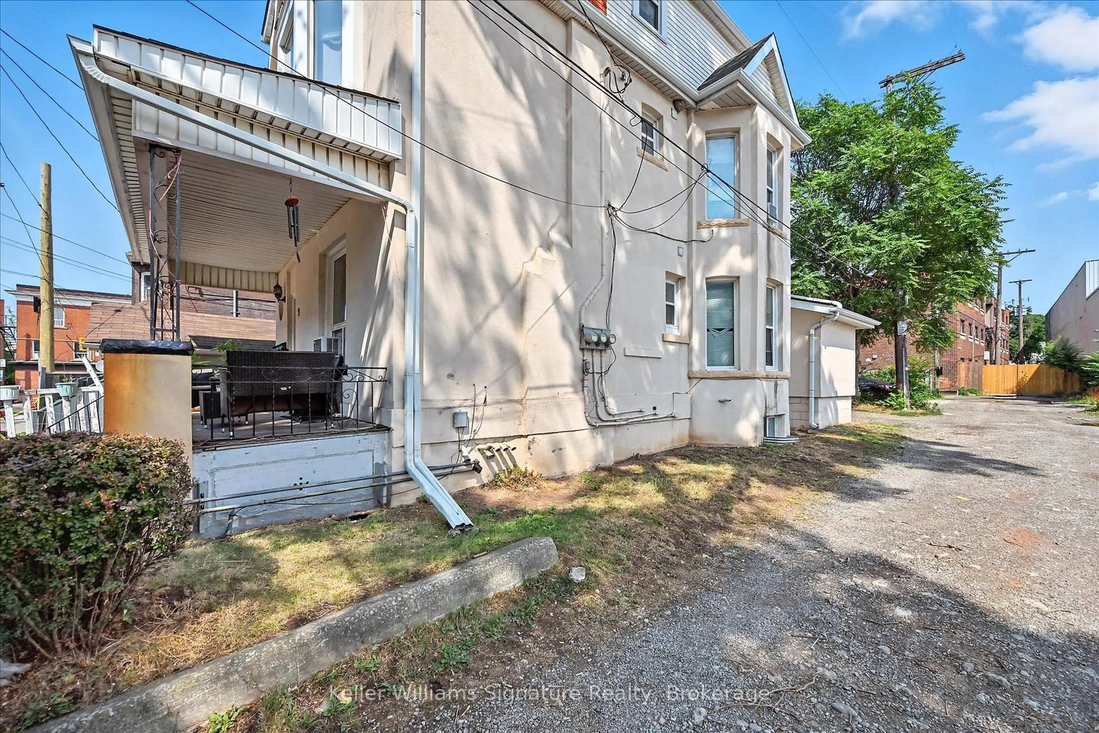 A pic from outside/outdoor area/front of a property/back of a property/a pic from drone, street for 9 Tisdale St, Hamilton Ontario L8N 2V8