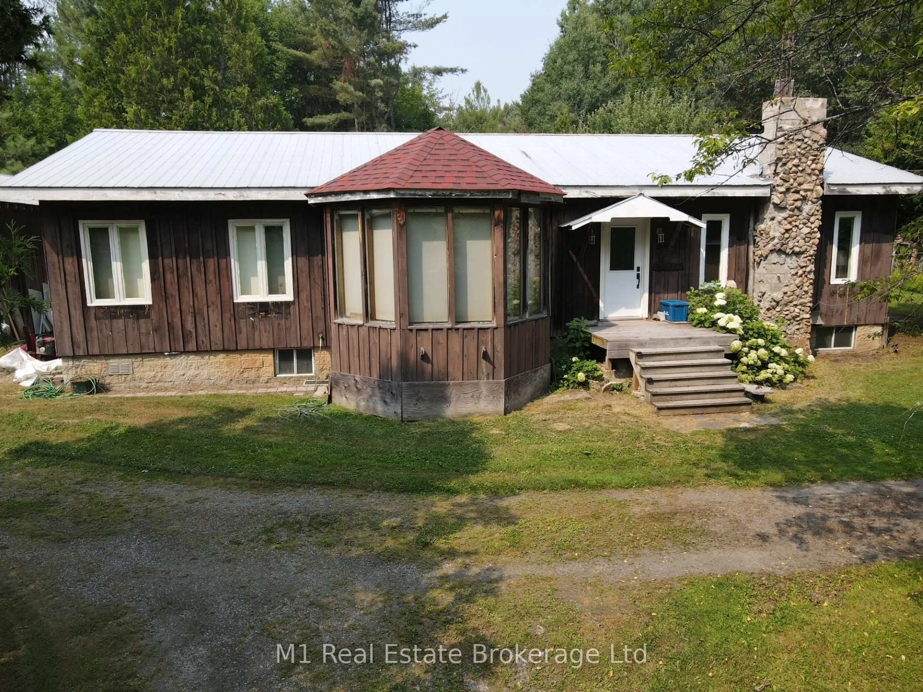 A pic from outside/outdoor area/front of a property/back of a property/a pic from drone, building for 1017 North Shore Rd, Muskoka Lakes Ontario P0B 1M0