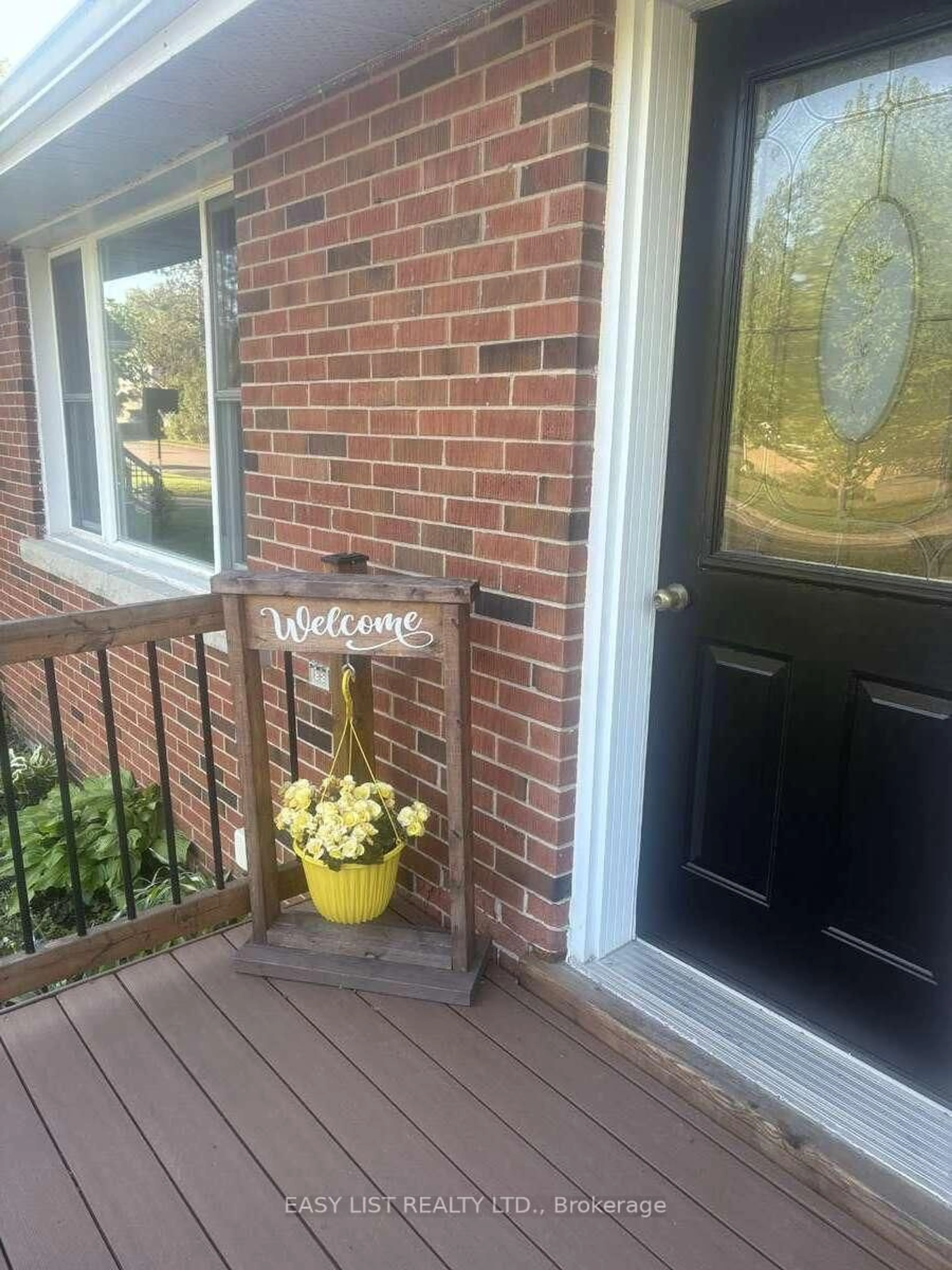 Indoor entryway for 384 Charles Ave, Renfrew Ontario K7V 3J3