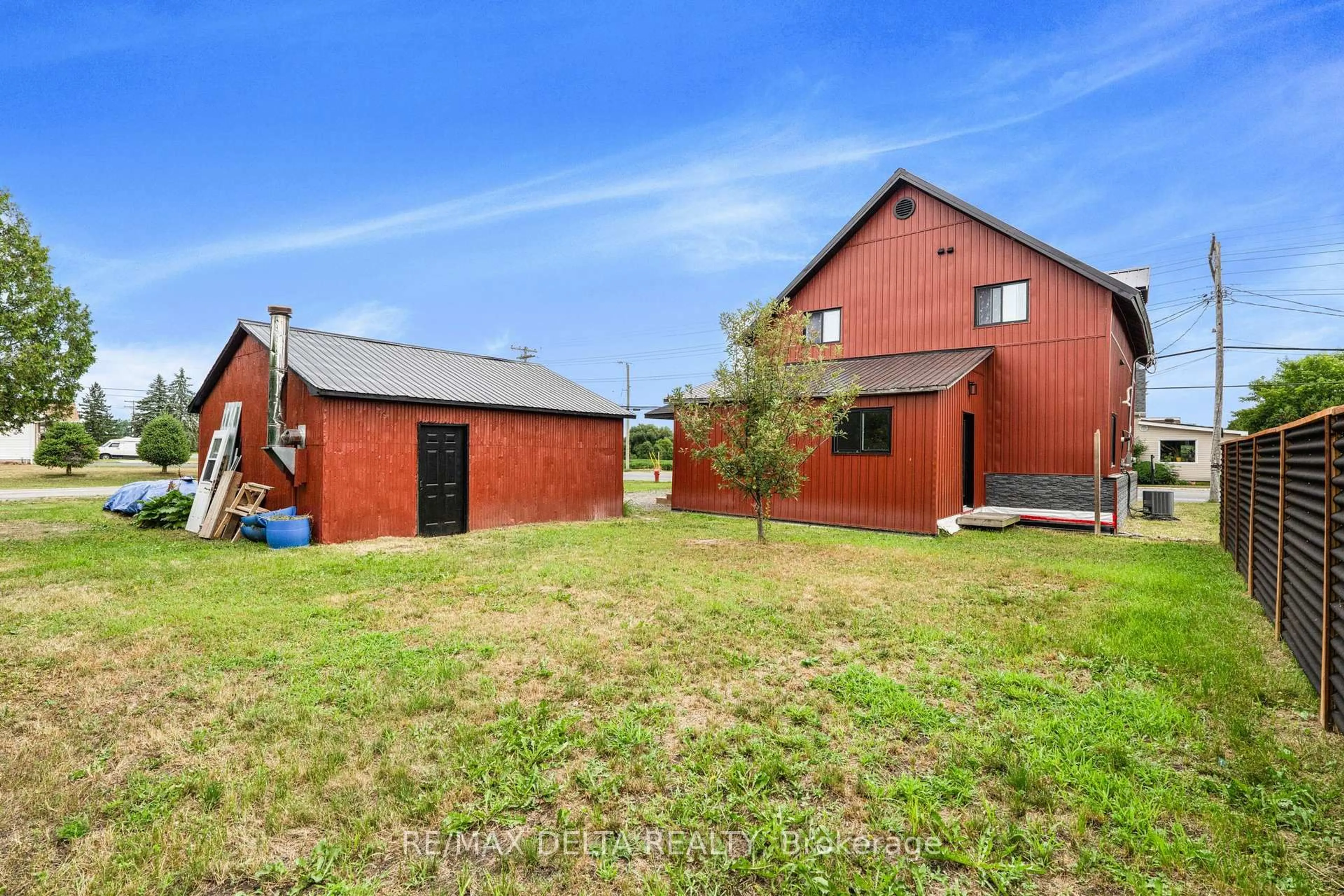 A pic from outside/outdoor area/front of a property/back of a property/a pic from drone, unknown for 637 County Road 9 Rd, Alfred and Plantagenet Ontario K0B 1L0