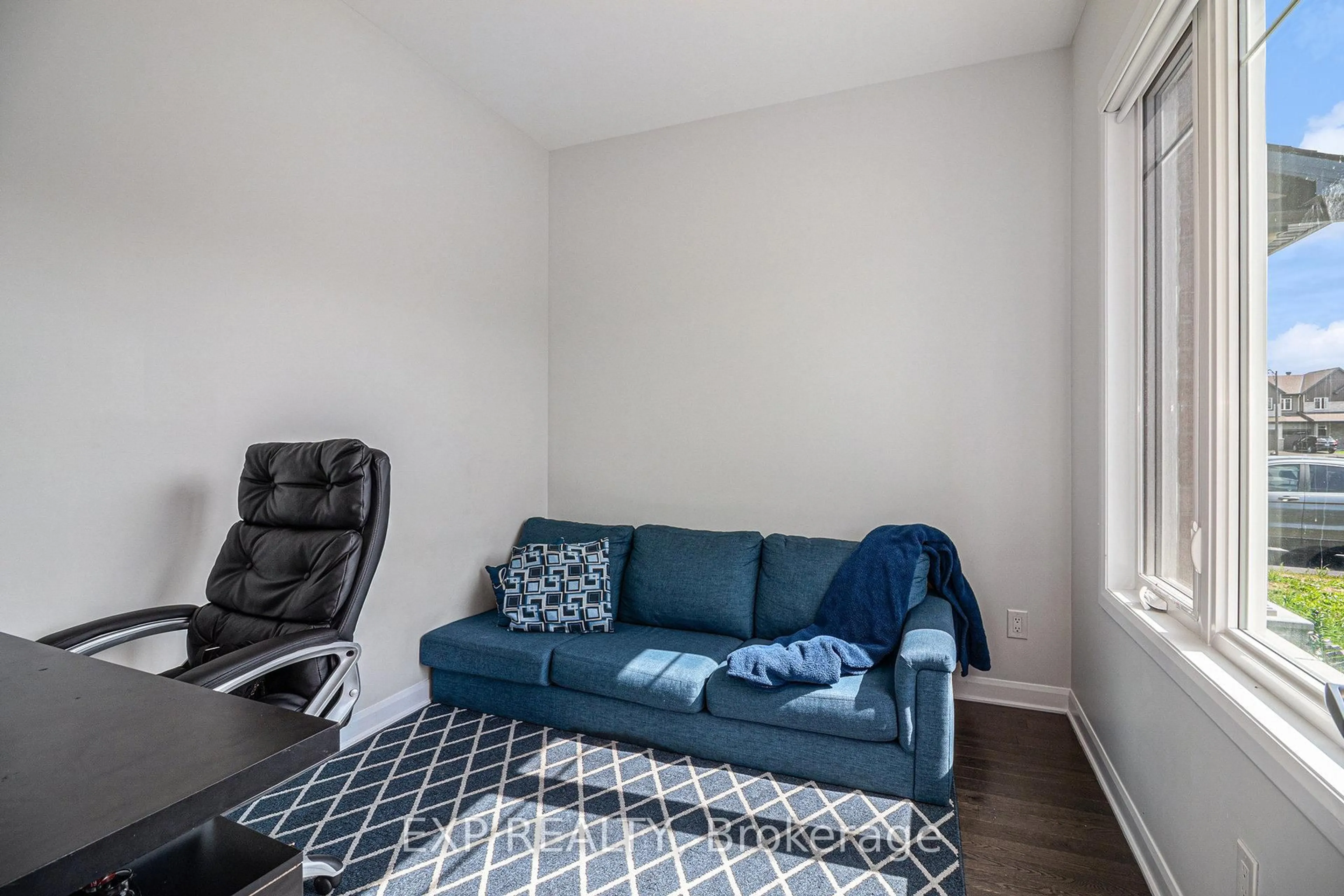 Living room with furniture, unknown for 615 IDYLLIC Terr, Ottawa Ontario K4A 5N9