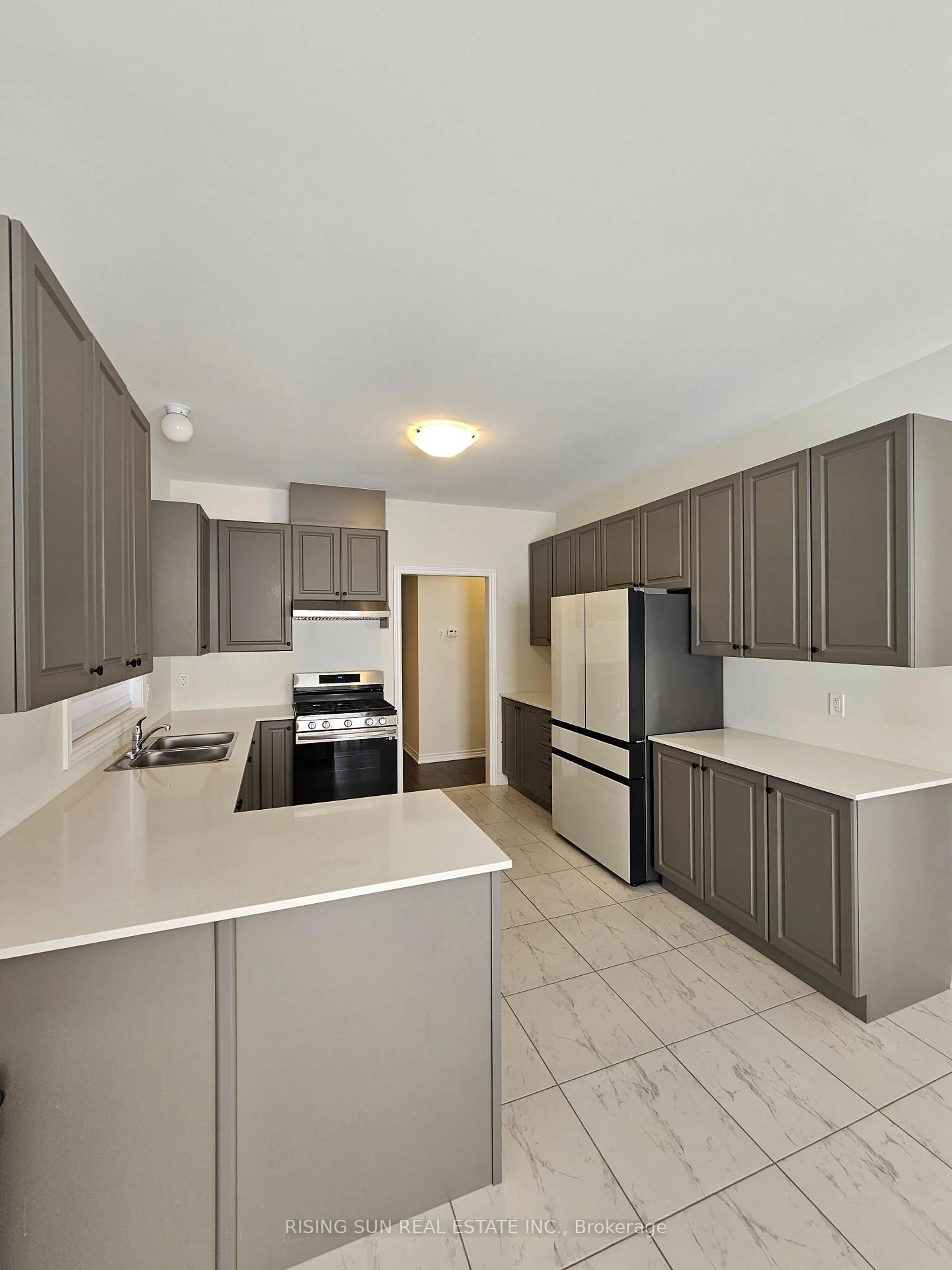 Standard kitchen, unknown for 89 Palace St, Thorold Ontario L2V 0J6