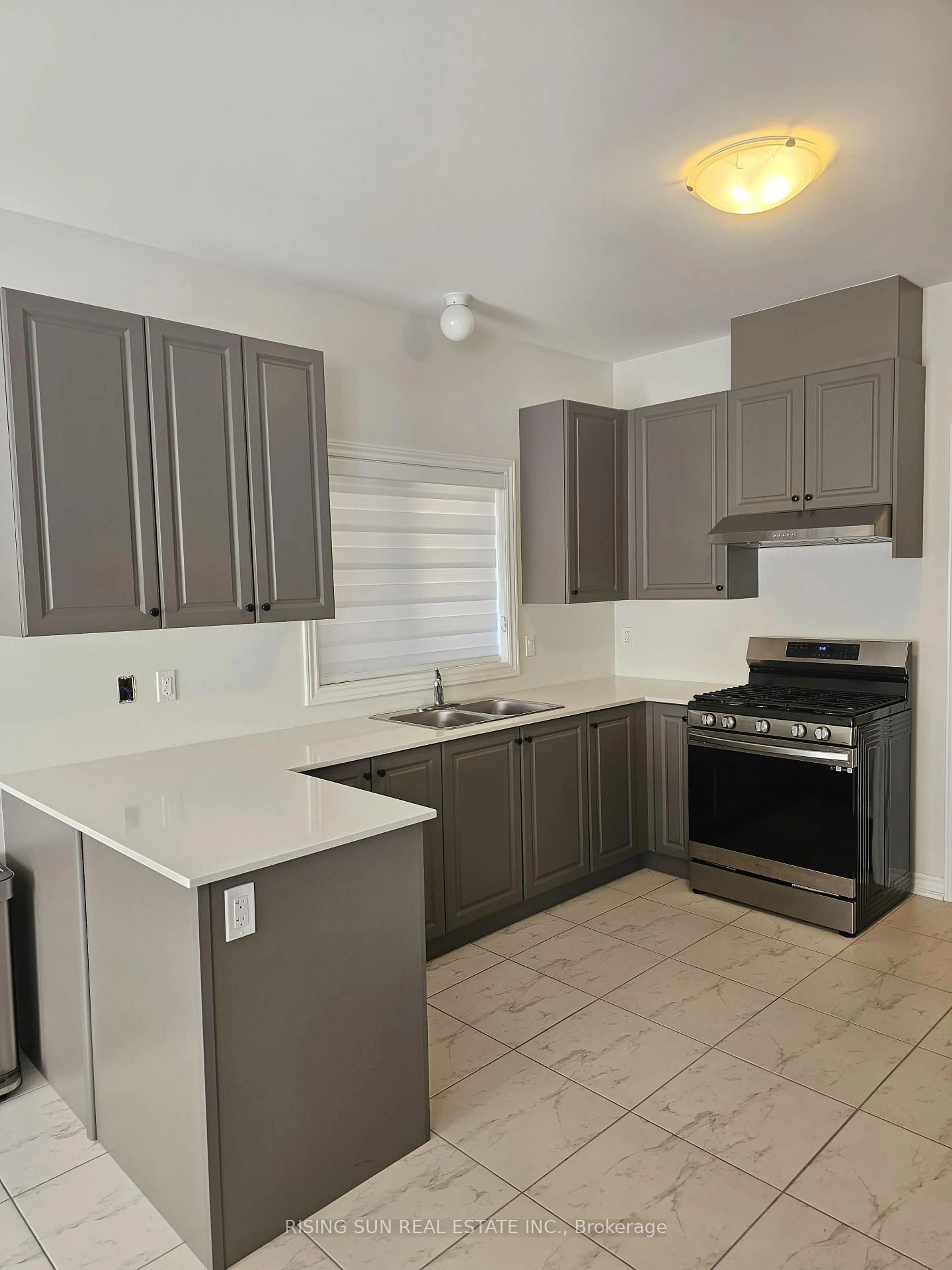 Standard kitchen, ceramic/tile floor for 89 Palace St, Thorold Ontario L2V 0J6