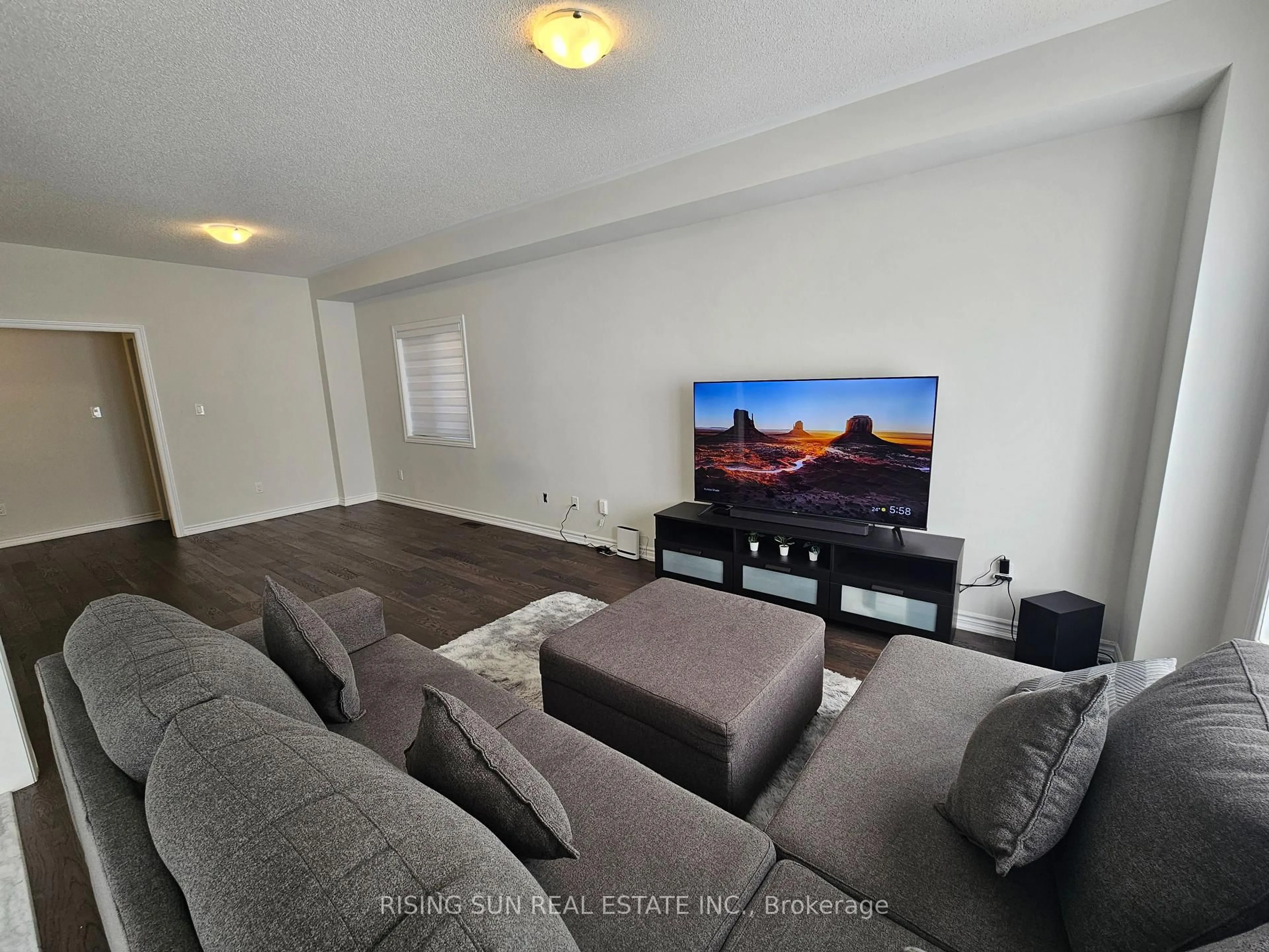 Living room with furniture, unknown for 89 Palace St, Thorold Ontario L2V 0J6