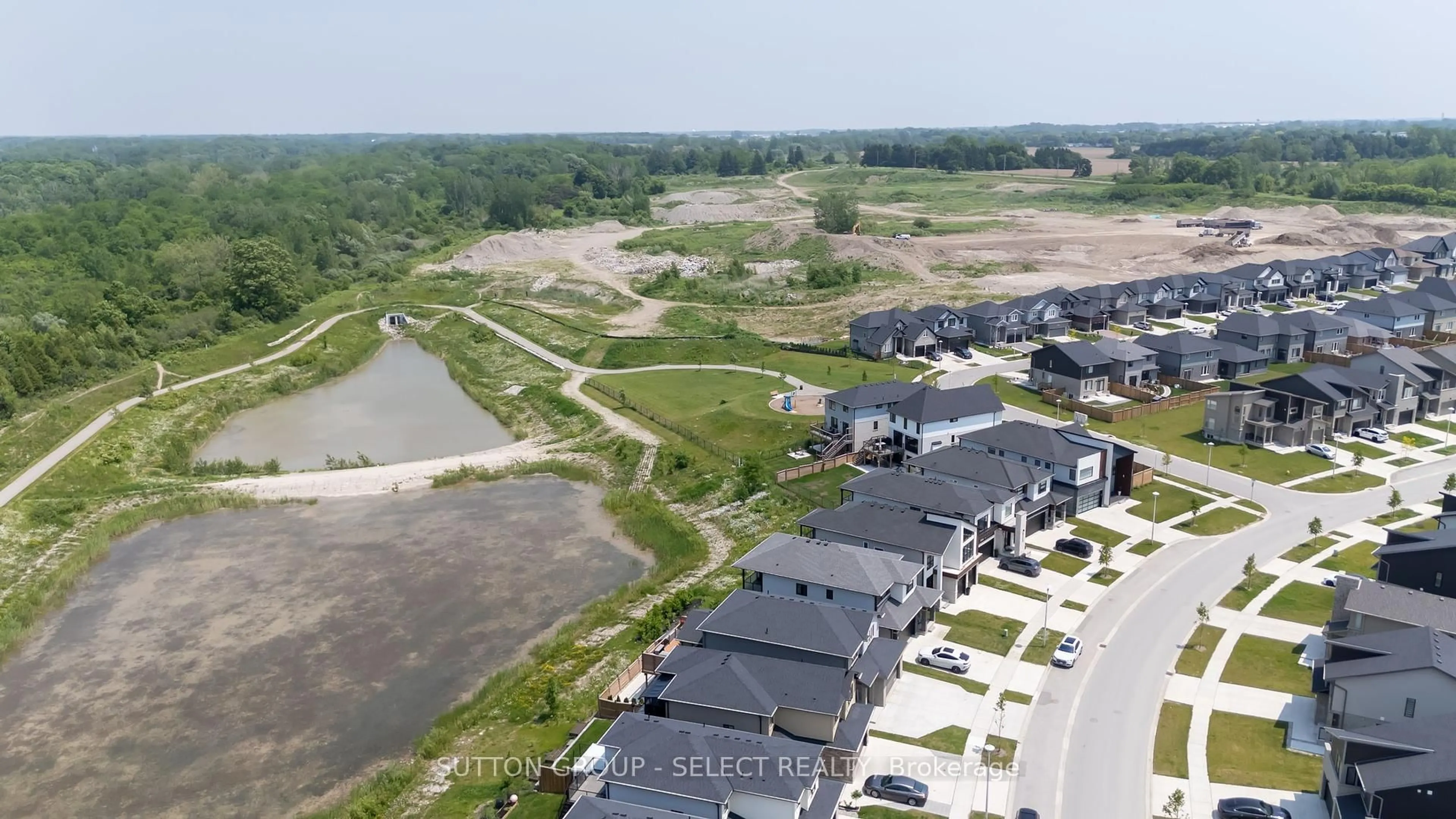 A pic from outside/outdoor area/front of a property/back of a property/a pic from drone, water/lake/river/ocean view for 177 Edgevalley Rd #39, London East Ontario N5V 0C5