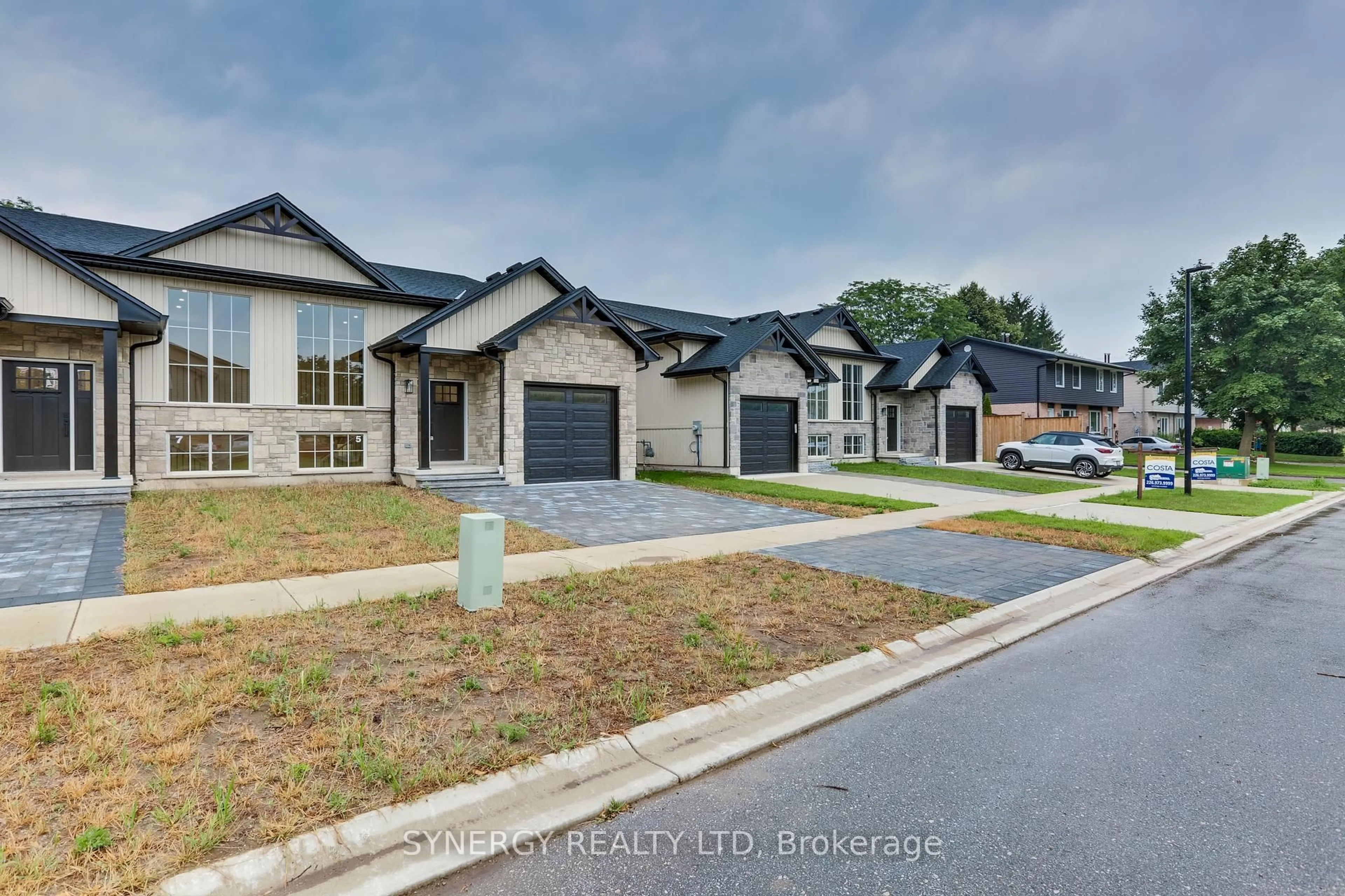 A pic from outside/outdoor area/front of a property/back of a property/a pic from drone, street for 5 Haddon Lane, Strathroy-Caradoc Ontario N7G 0B9