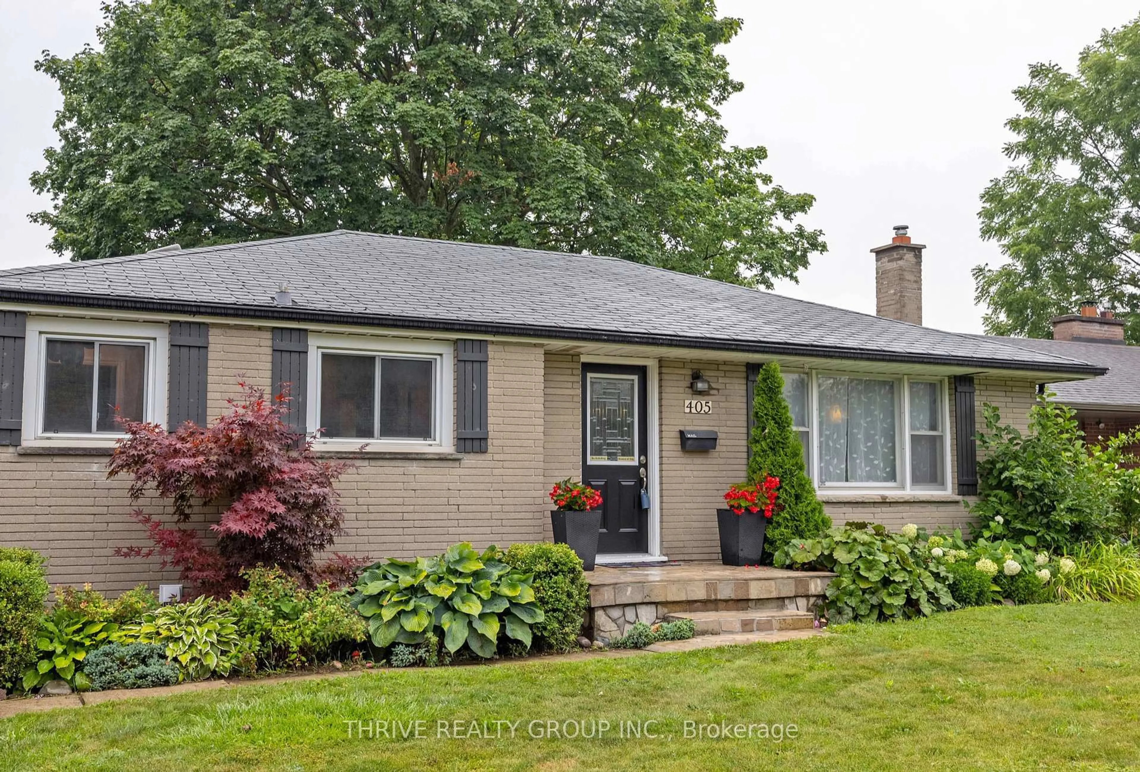 Home with vinyl exterior material, street for 405 Beachwood Ave, London South Ontario N6J 3J9