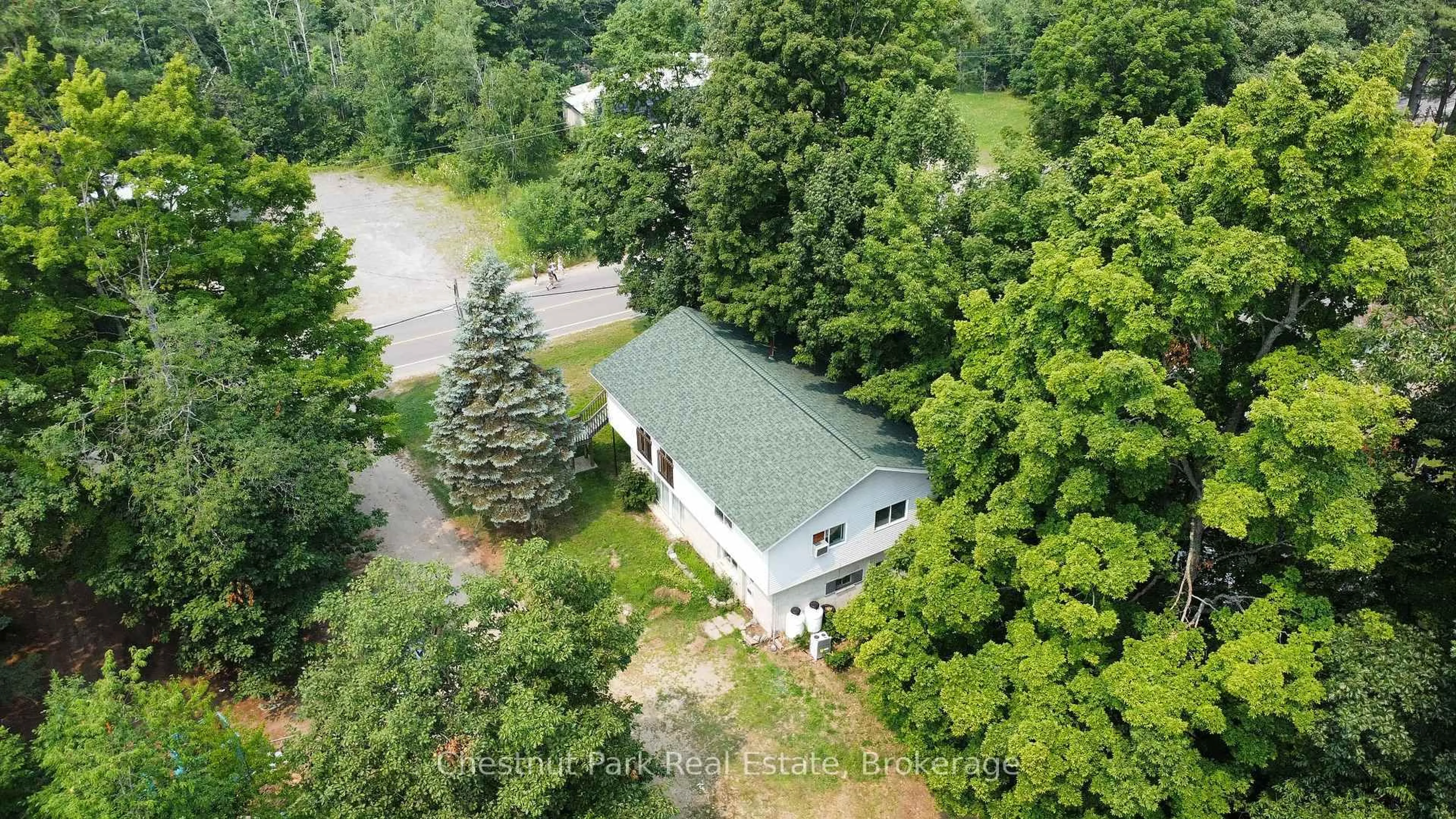A pic from outside/outdoor area/front of a property/back of a property/a pic from drone, unknown for 1014 Torrance Rd, Muskoka Lakes Ontario P0C 1M0